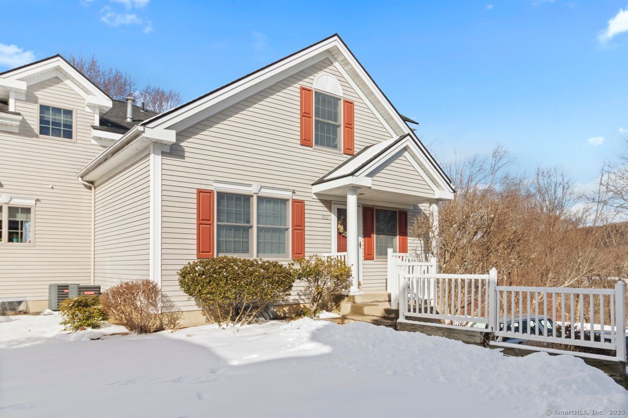 Property for Sale at Stoney Way 302, New Fairfield, Connecticut - Bedrooms: 1 
Bathrooms: 2 
Rooms: 4  - $355,000