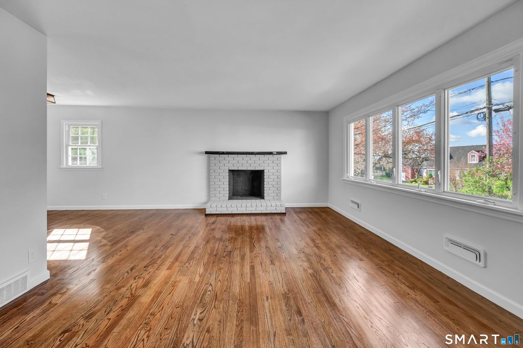 Photo of 11 Skyline Drive, Danbury, CT 06810 (MLS # 24167983)