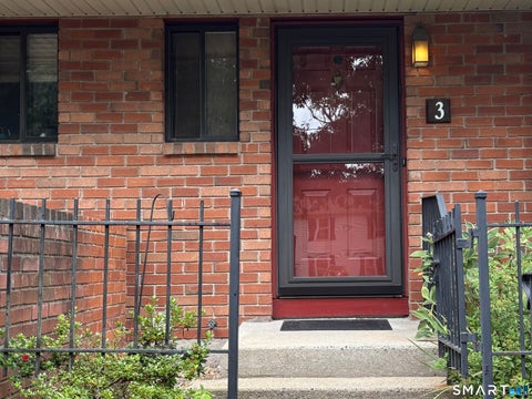 Condo For Sale - 3 Danforth Lane #3<br/> West Hartford, CT 06110