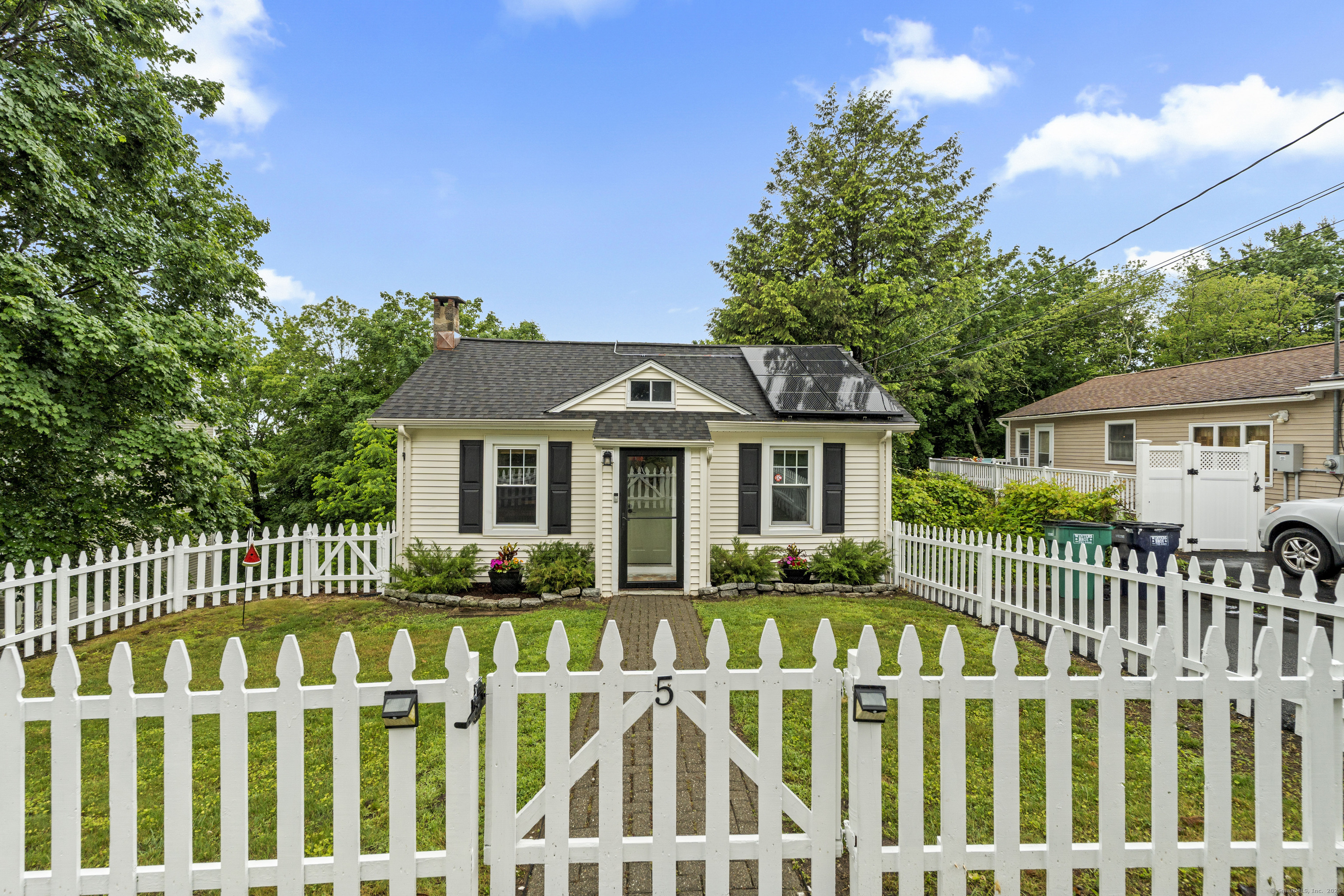 Property for Sale at Glenville Road, New Fairfield, Connecticut - Bedrooms: 2 
Bathrooms: 1 
Rooms: 5  - $349,900