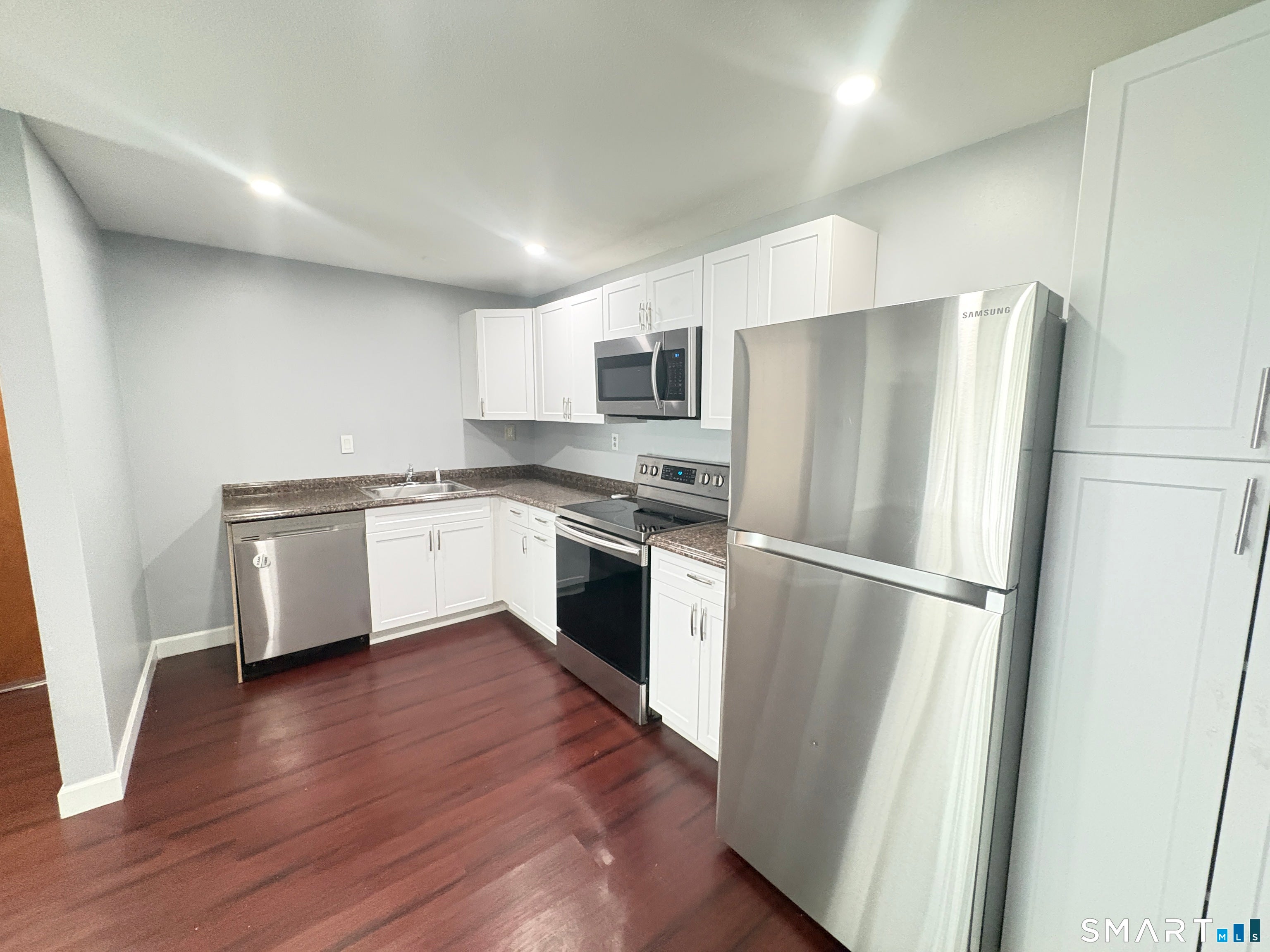 106 Oakwood Avenue T2