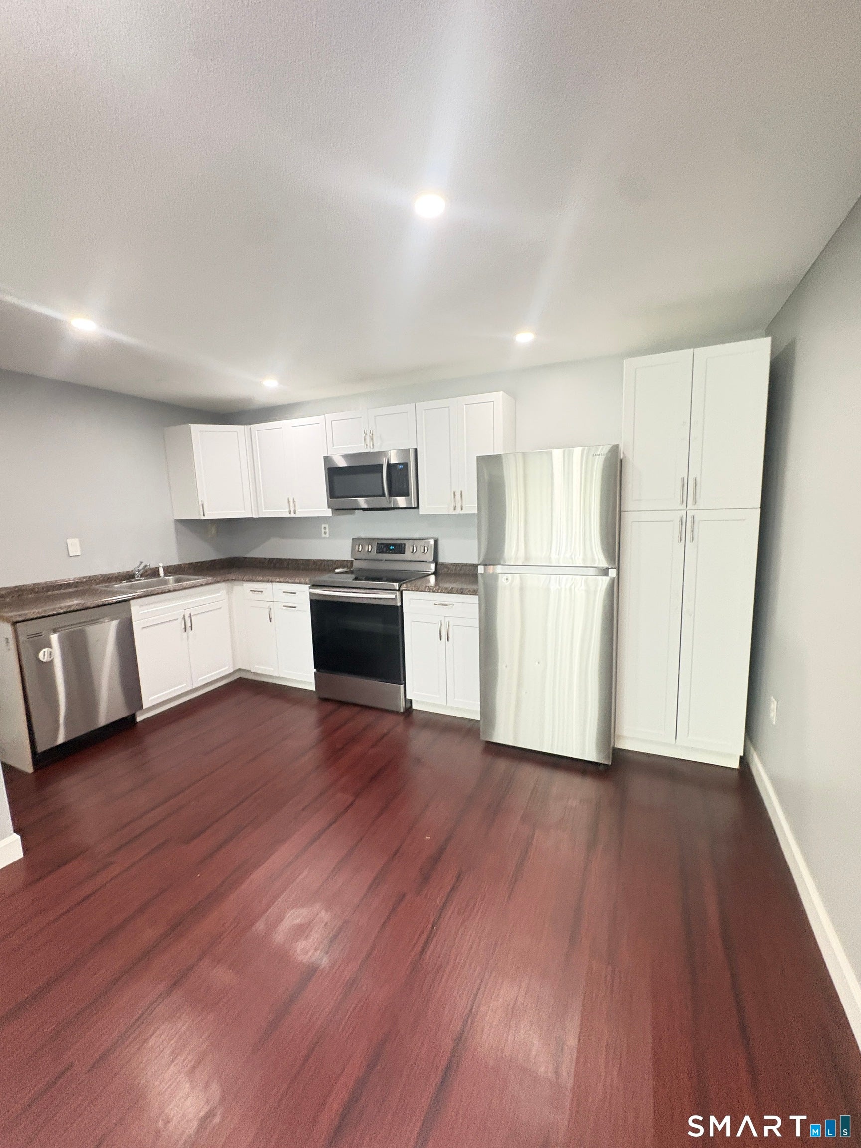 106 Oakwood Avenue T2