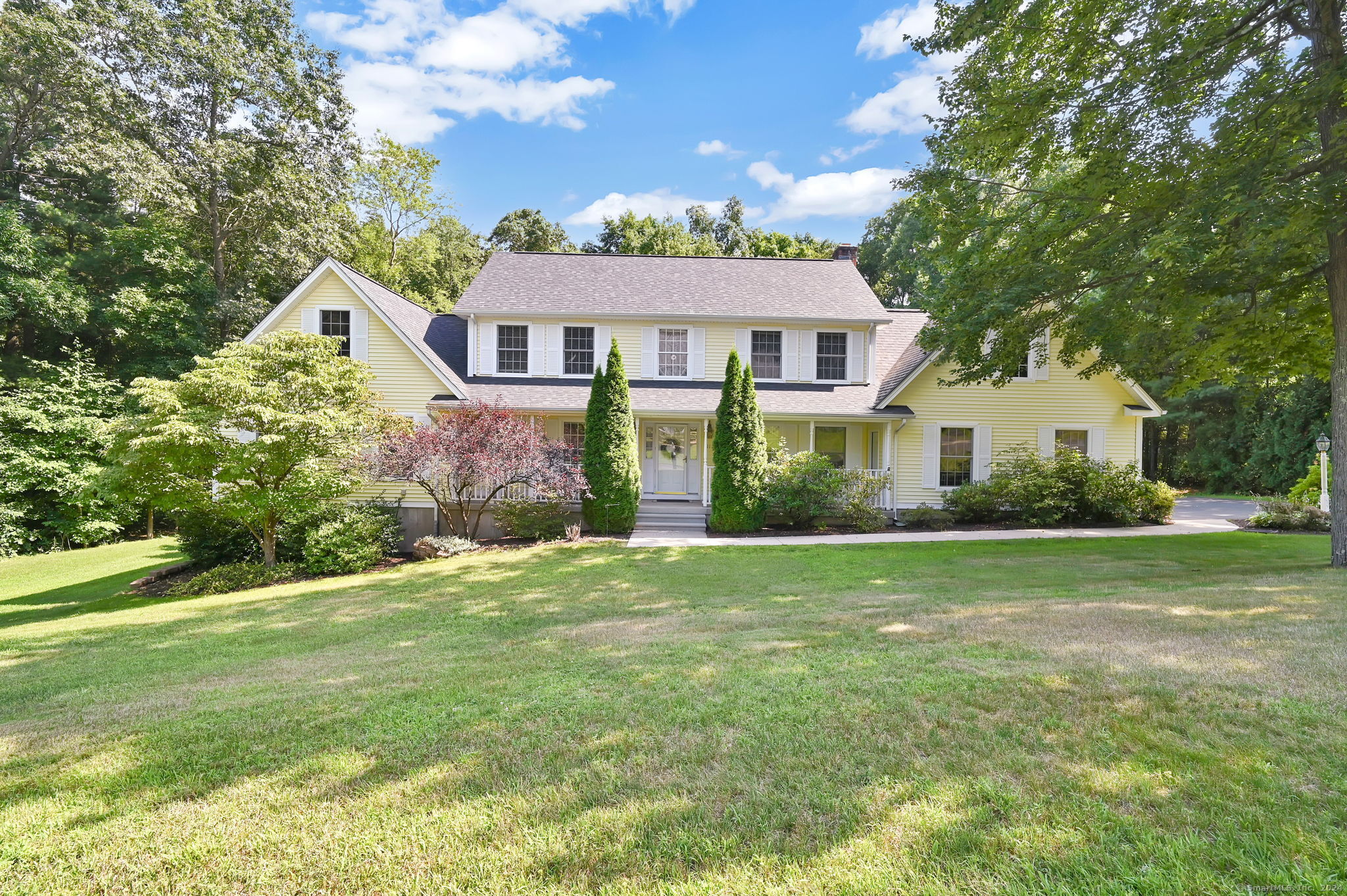 Lookout Landing, Ellington, Connecticut - 4 Bedrooms  
4 Bathrooms  
9 Rooms - 