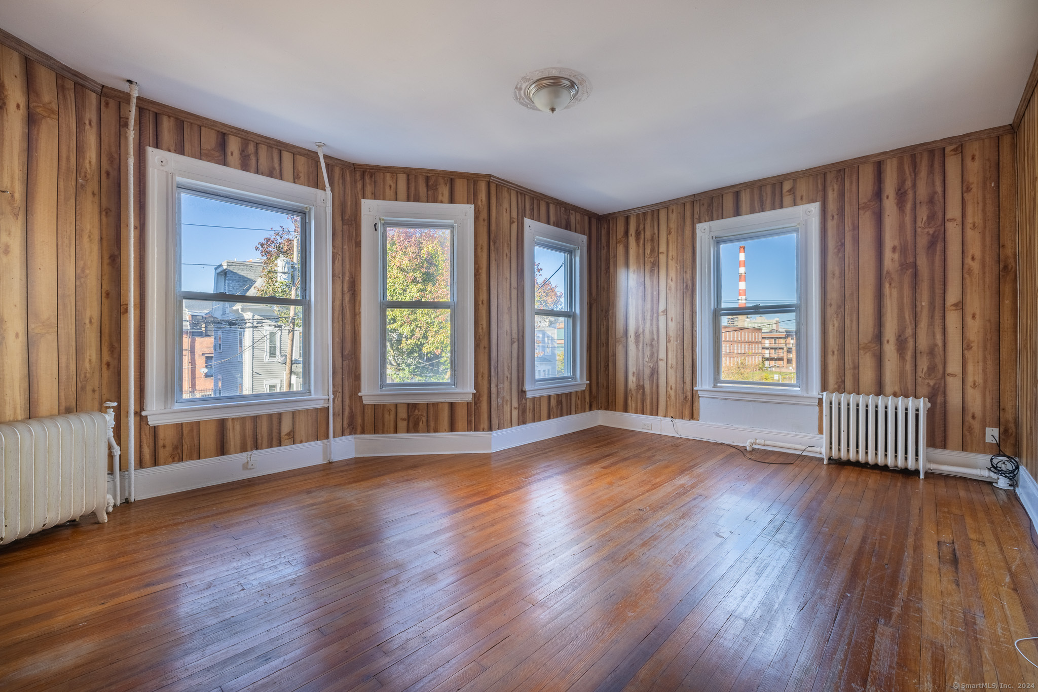 391 Atlantic Street 2nd Floor, Bridgeport, Connecticut - 3 Bedrooms  
1 Bathrooms  
5 Rooms - 