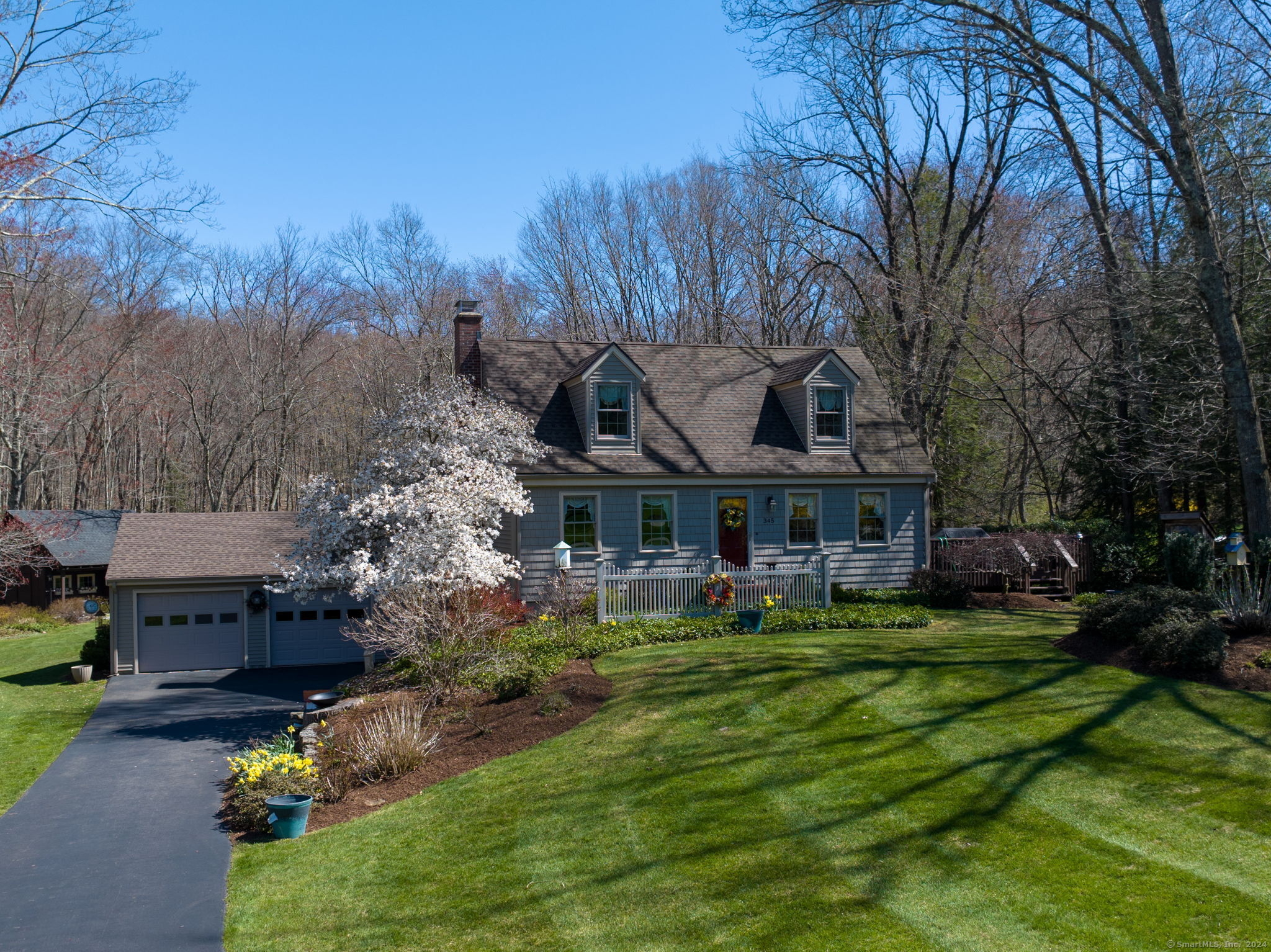 345 Gehring Road, Tolland, Connecticut - 4 Bedrooms  
3 Bathrooms  
9 Rooms - 