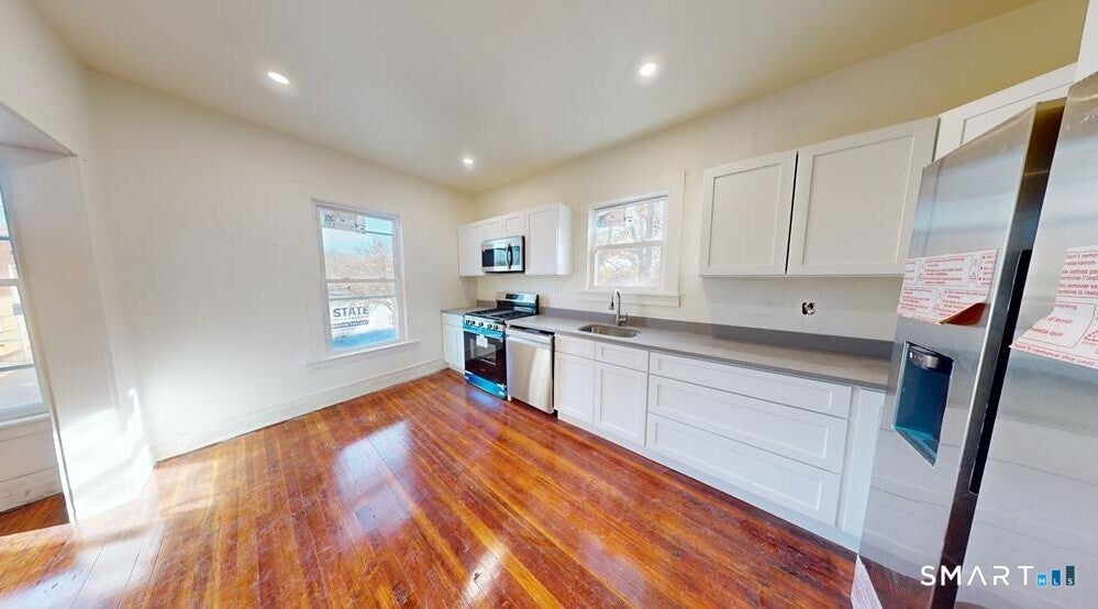 736 Main Street 3
