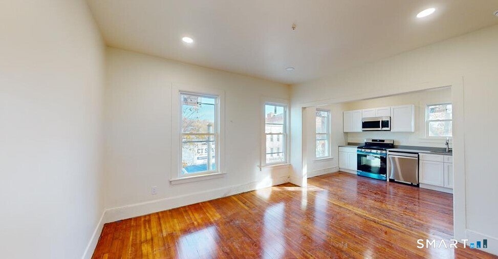 736 Main Street 3