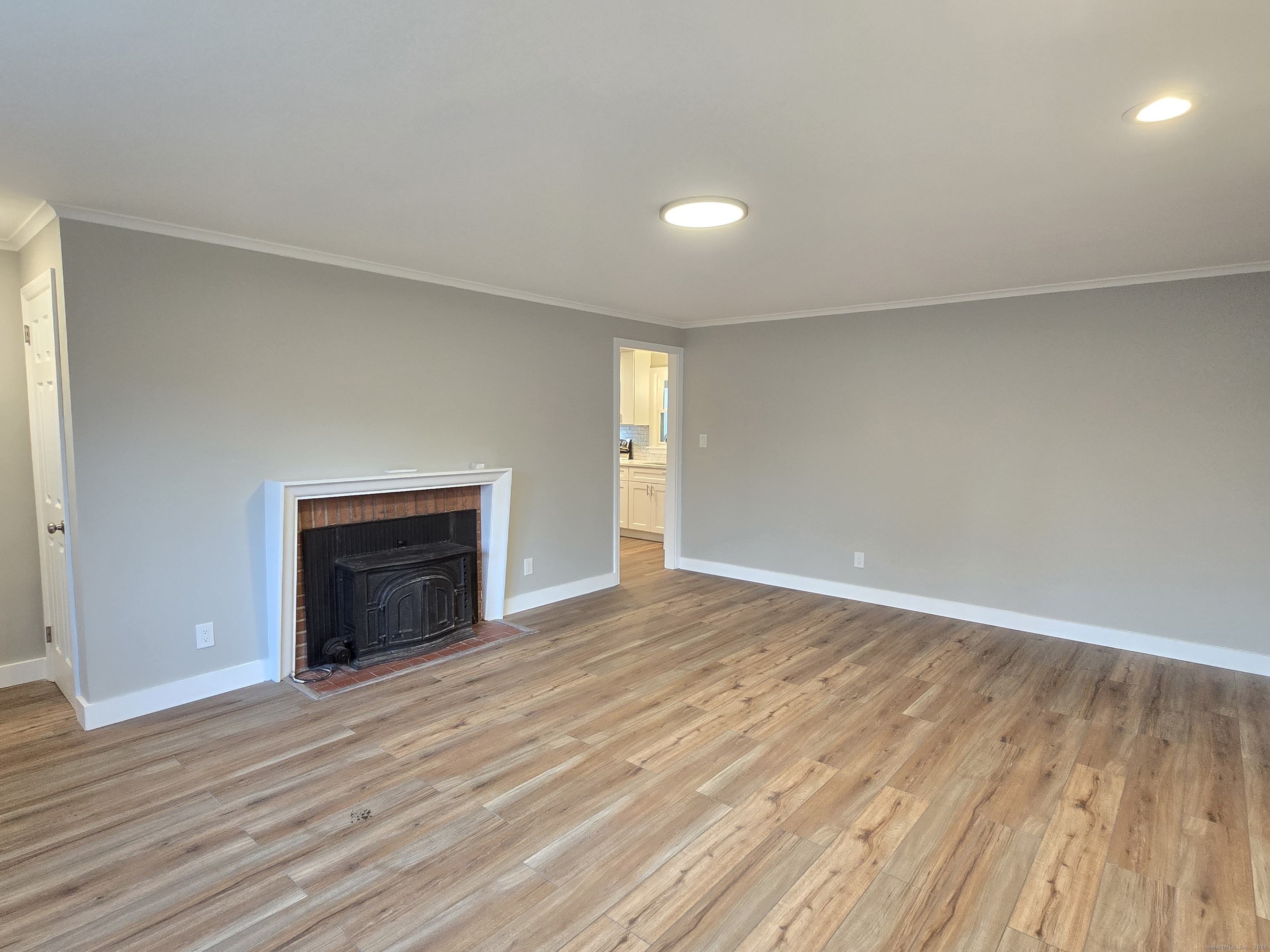 Windsor, Connecticut 06095, United States, 3 Bedrooms Bedrooms, ,2 BathroomsBathrooms,Residential,Active,251063