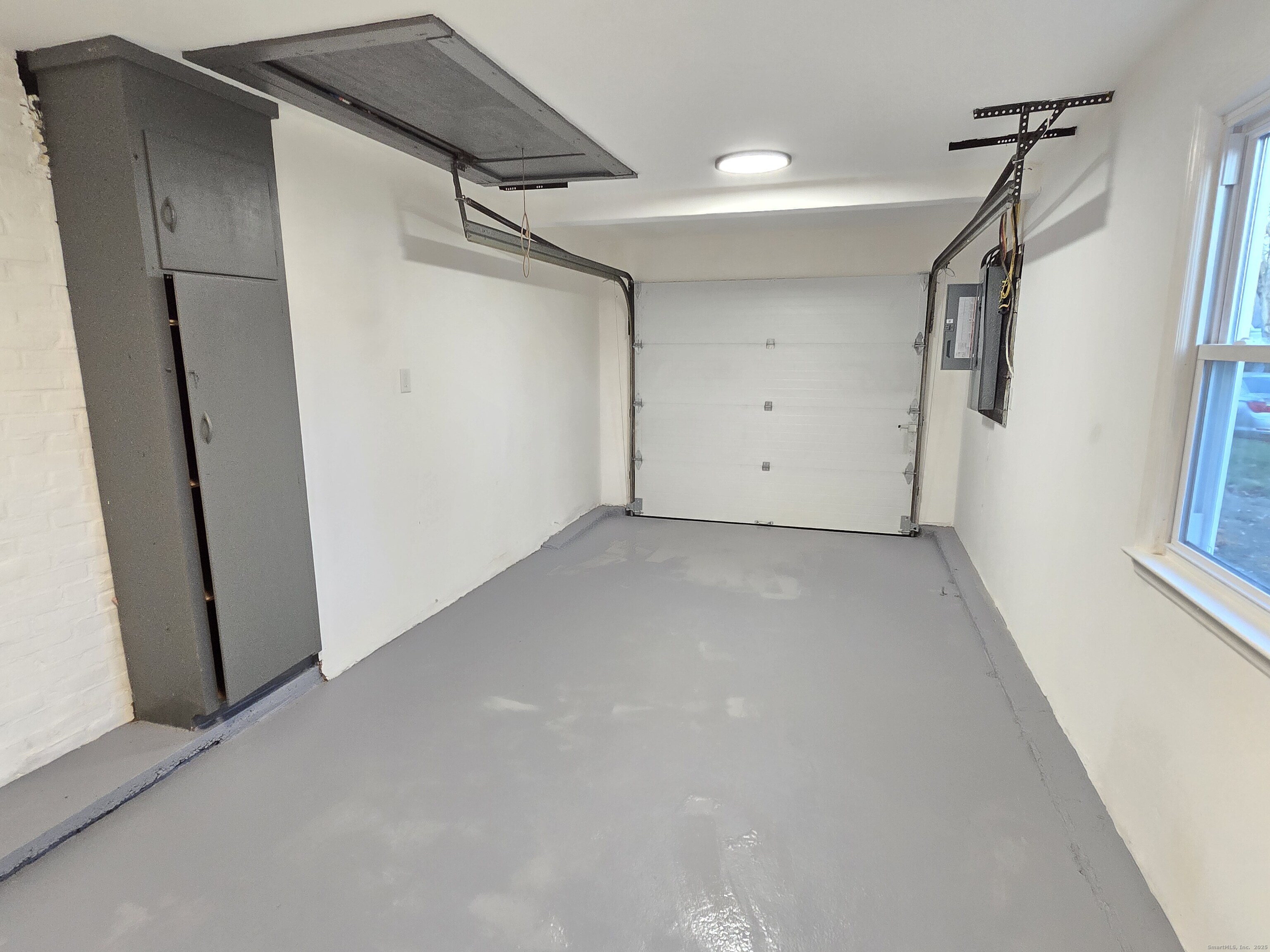 Windsor, Connecticut 06095, United States, 3 Bedrooms Bedrooms, ,2 BathroomsBathrooms,Residential,Active,251063