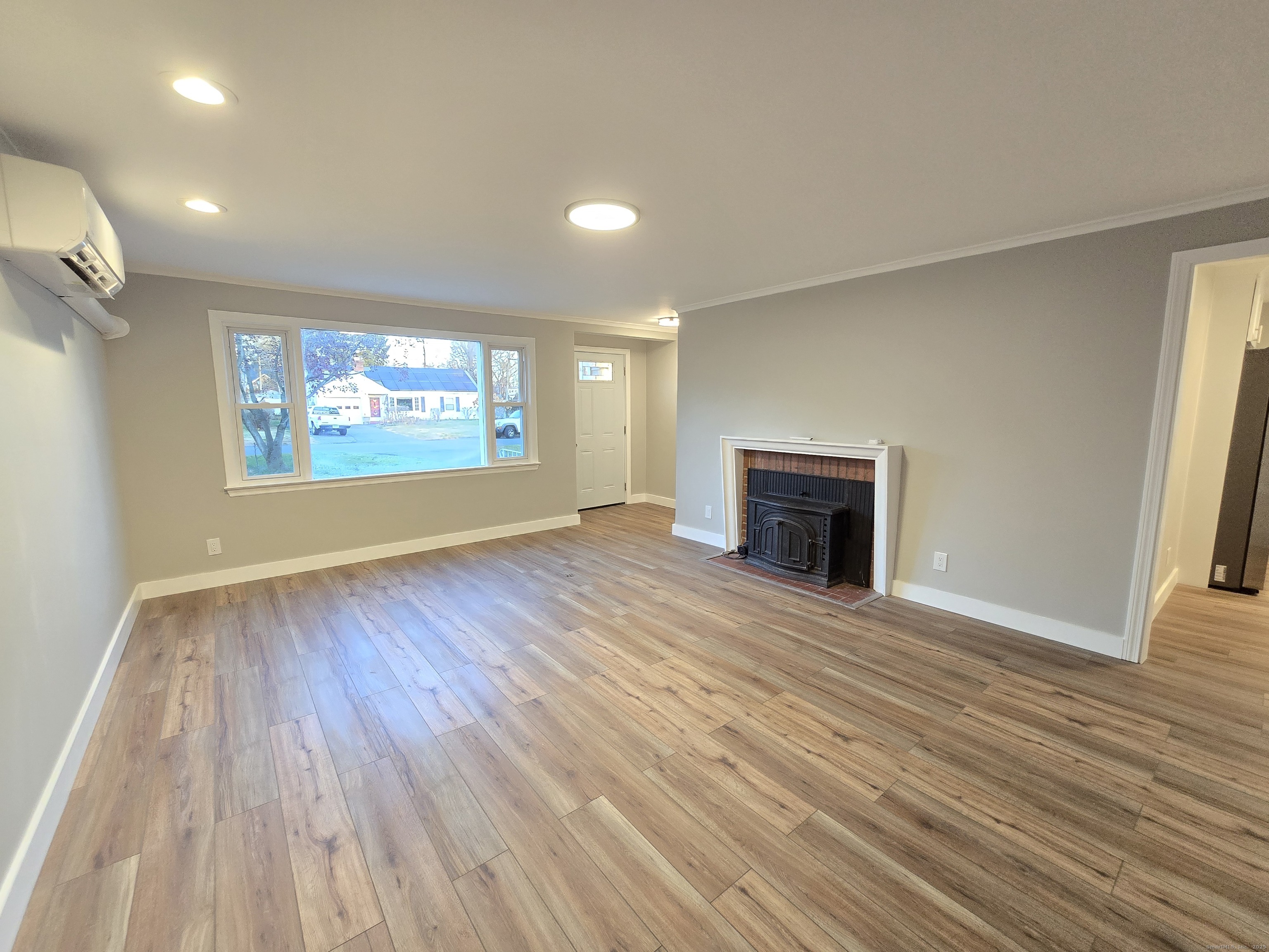 Windsor, Connecticut 06095, United States, 3 Bedrooms Bedrooms, ,2 BathroomsBathrooms,Residential,Active,251063