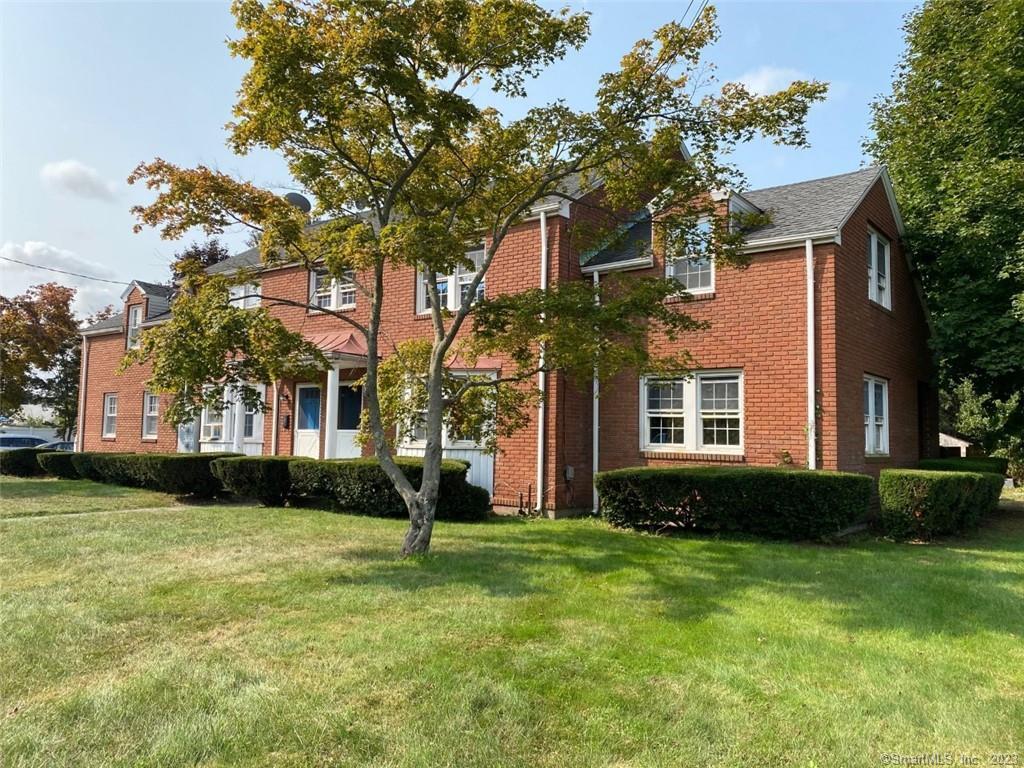 Rental Property at Hunting Hill Avenue, Middletown, Connecticut - Bedrooms: 3 
Bathrooms: 2 
Rooms: 6  - $2,100 MO.