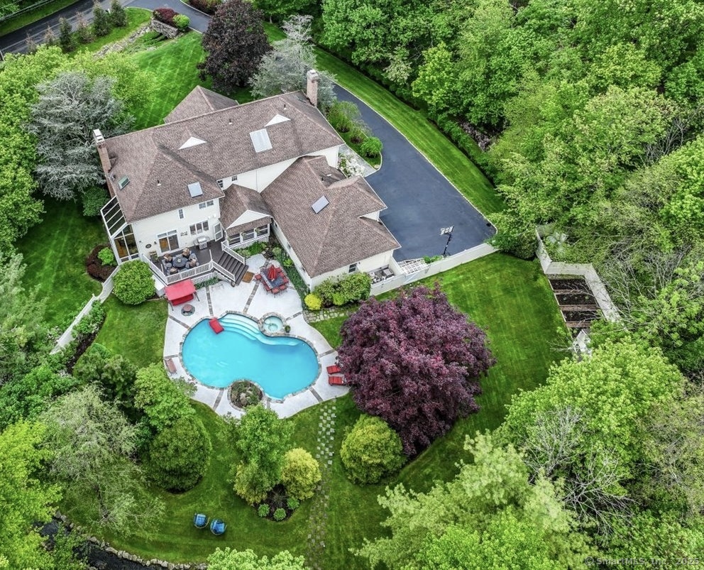 10 Woods End Drive