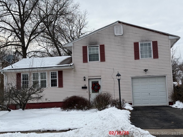 Patton Road, Bloomfield, Connecticut - 3 Bedrooms  
2 Bathrooms  
7 Rooms - 