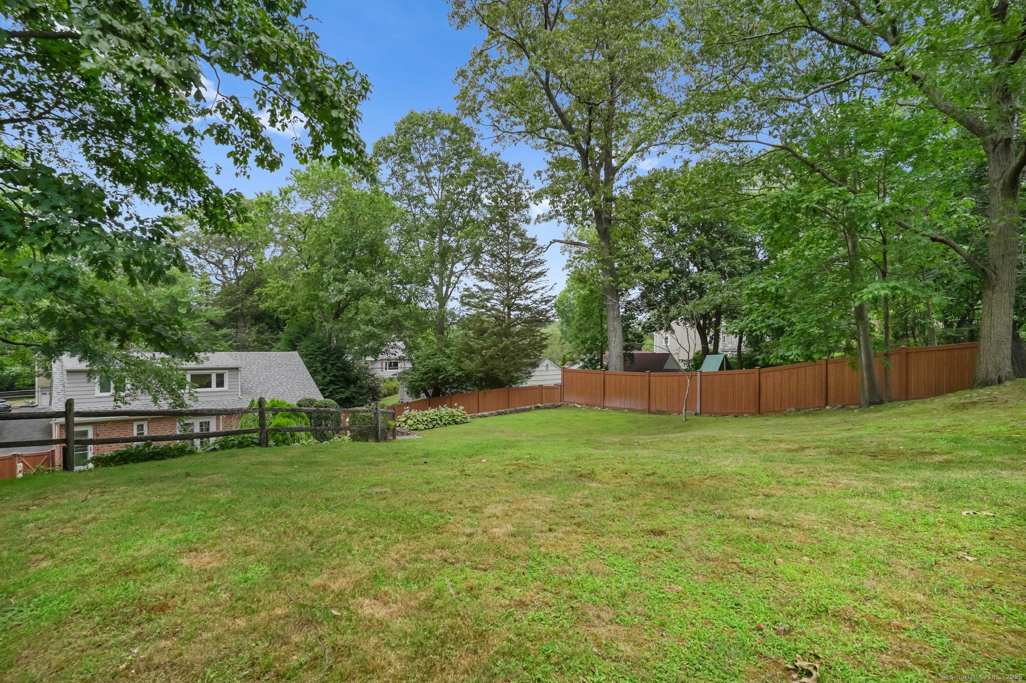 Norwalk, Connecticut 06854, United States, 3 Bedrooms Bedrooms, ,2 BathroomsBathrooms,Residential,Active,166490