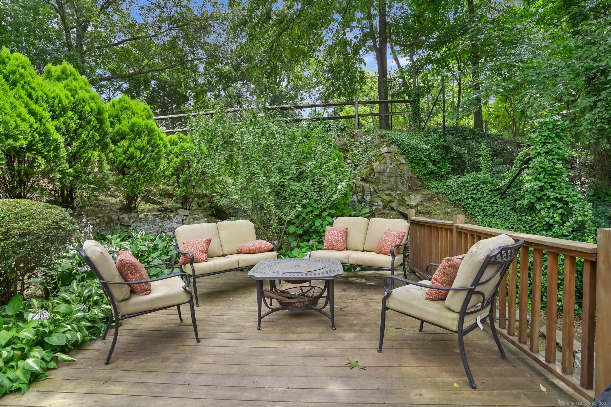 Norwalk, Connecticut 06854, United States, 3 Bedrooms Bedrooms, ,2 BathroomsBathrooms,Residential,Active,166490