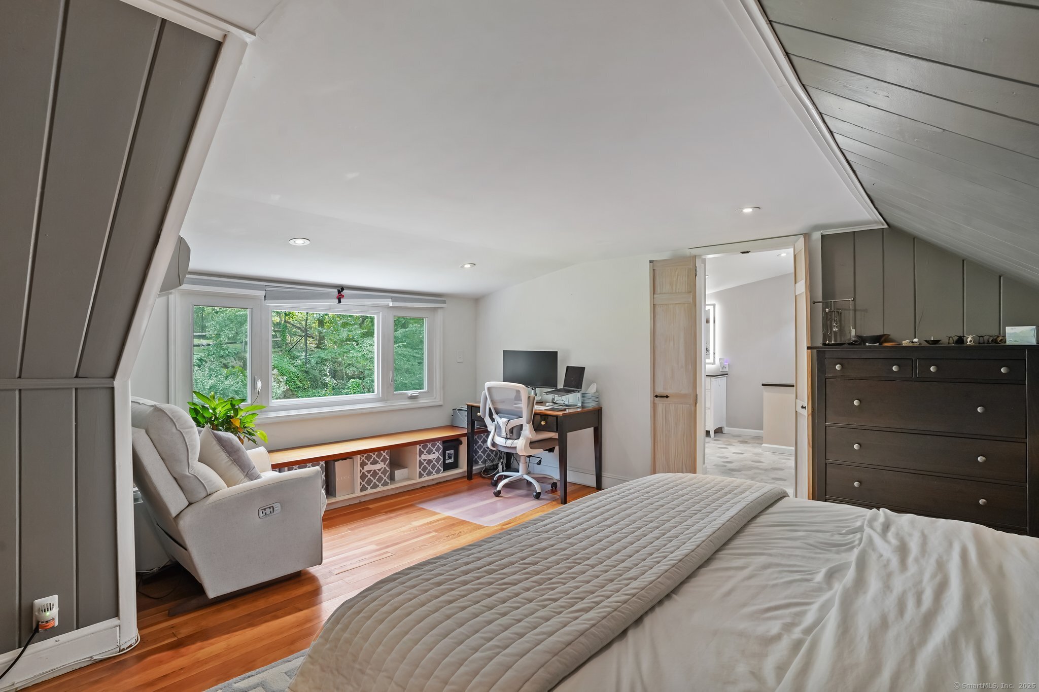 Norwalk, Connecticut 06854, United States, 3 Bedrooms Bedrooms, ,2 BathroomsBathrooms,Residential,Active,166490