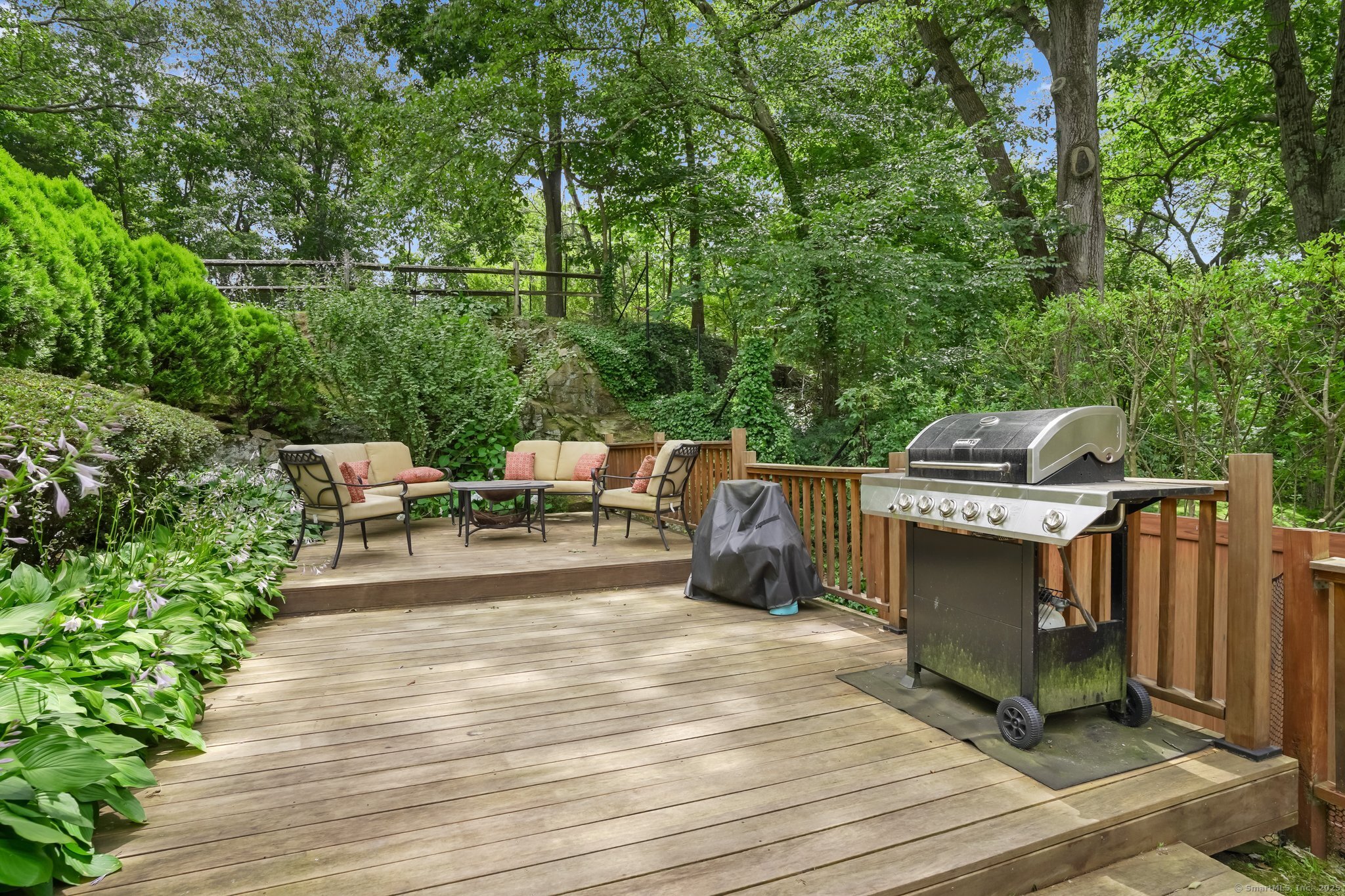 Norwalk, Connecticut 06854, United States, 3 Bedrooms Bedrooms, ,2 BathroomsBathrooms,Residential,Active,166490