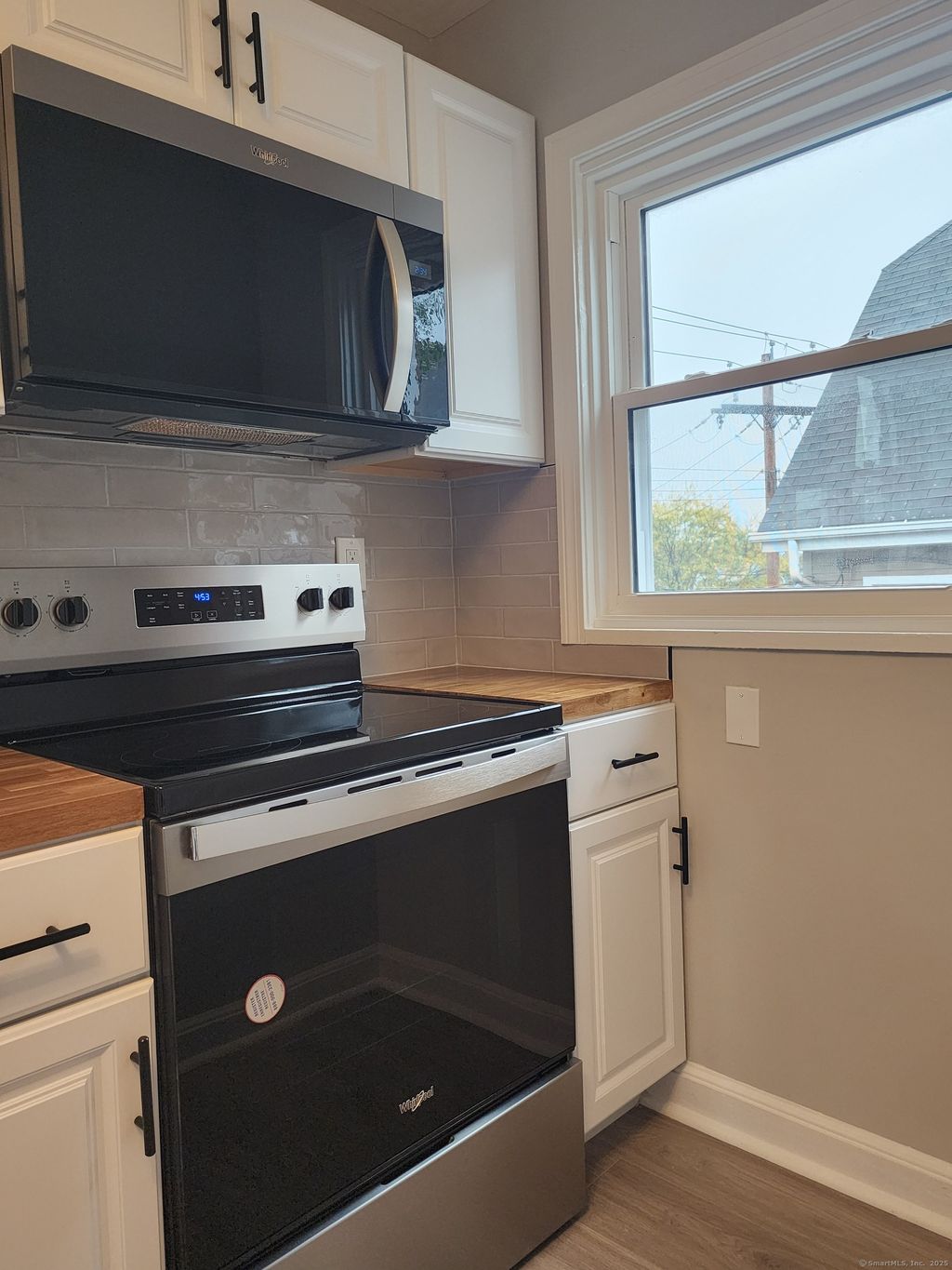 Photo of 17 Shoreham Terrace, Fairfield, CT 06824 (MLS # 24077483)