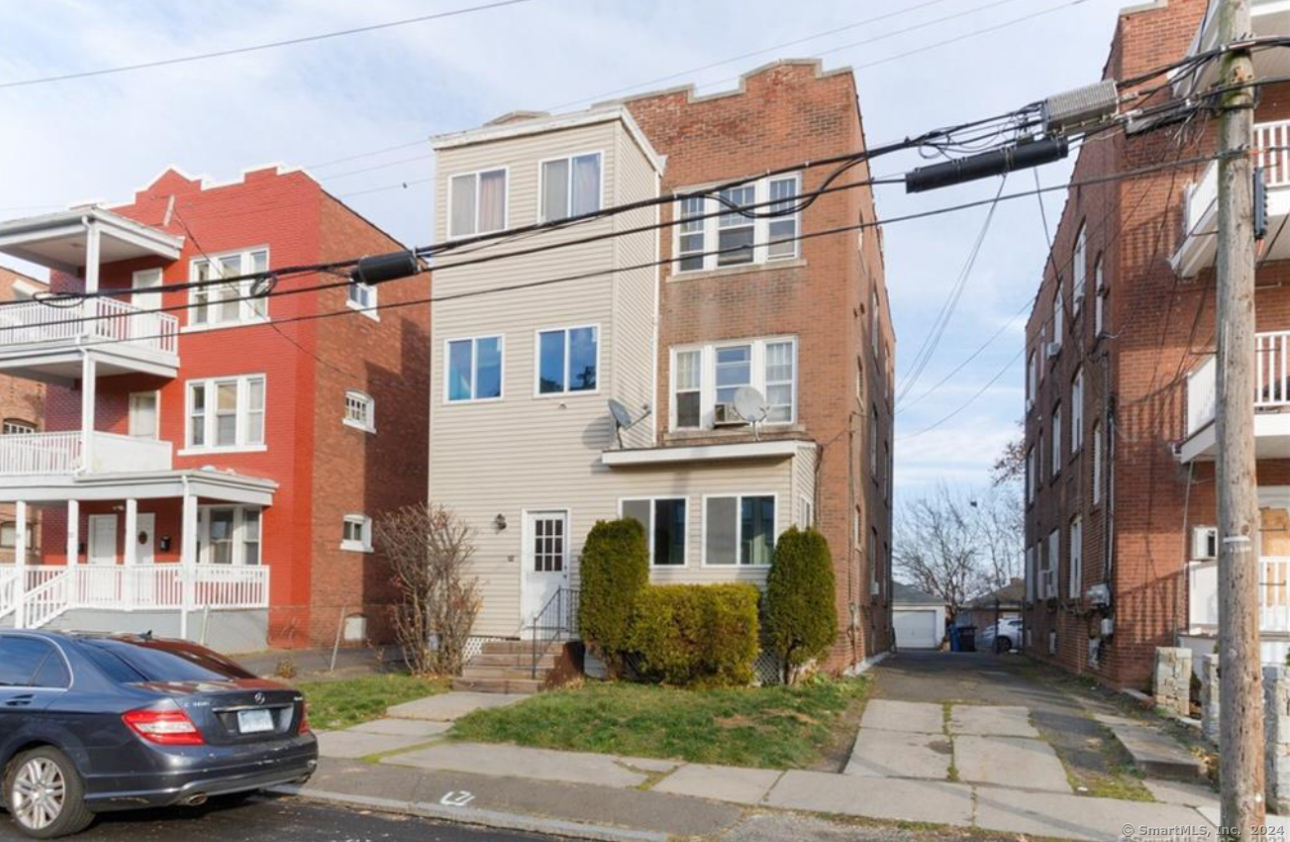 Rental Property at 3436 Groton Street, Hartford, Connecticut - Bedrooms: 3 
Bathrooms: 1 
Rooms: 4  - $1,850 MO.