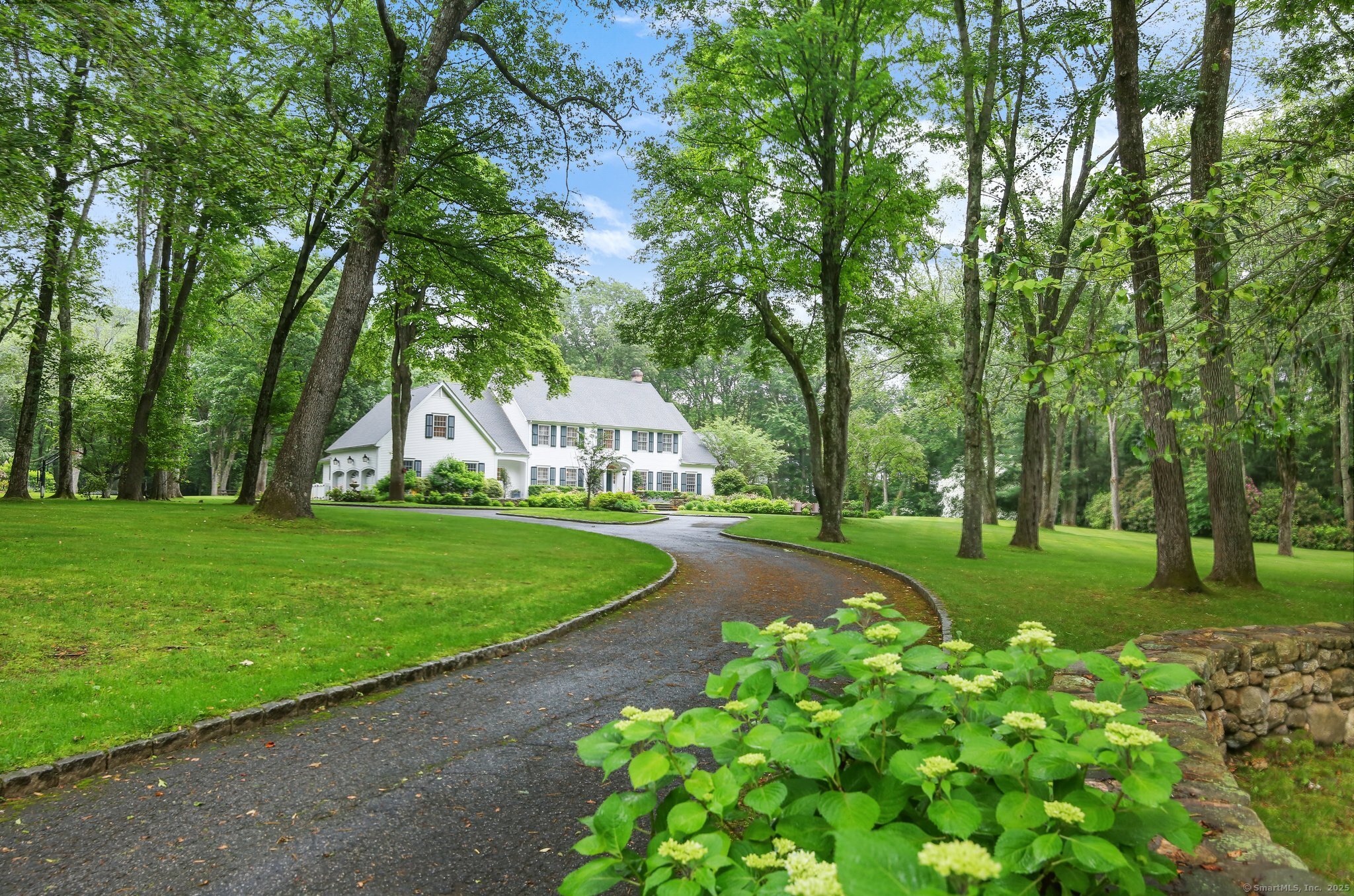 Father Peters Lane, New Canaan, Connecticut - 6 Bedrooms  
6 Bathrooms  
12 Rooms - 