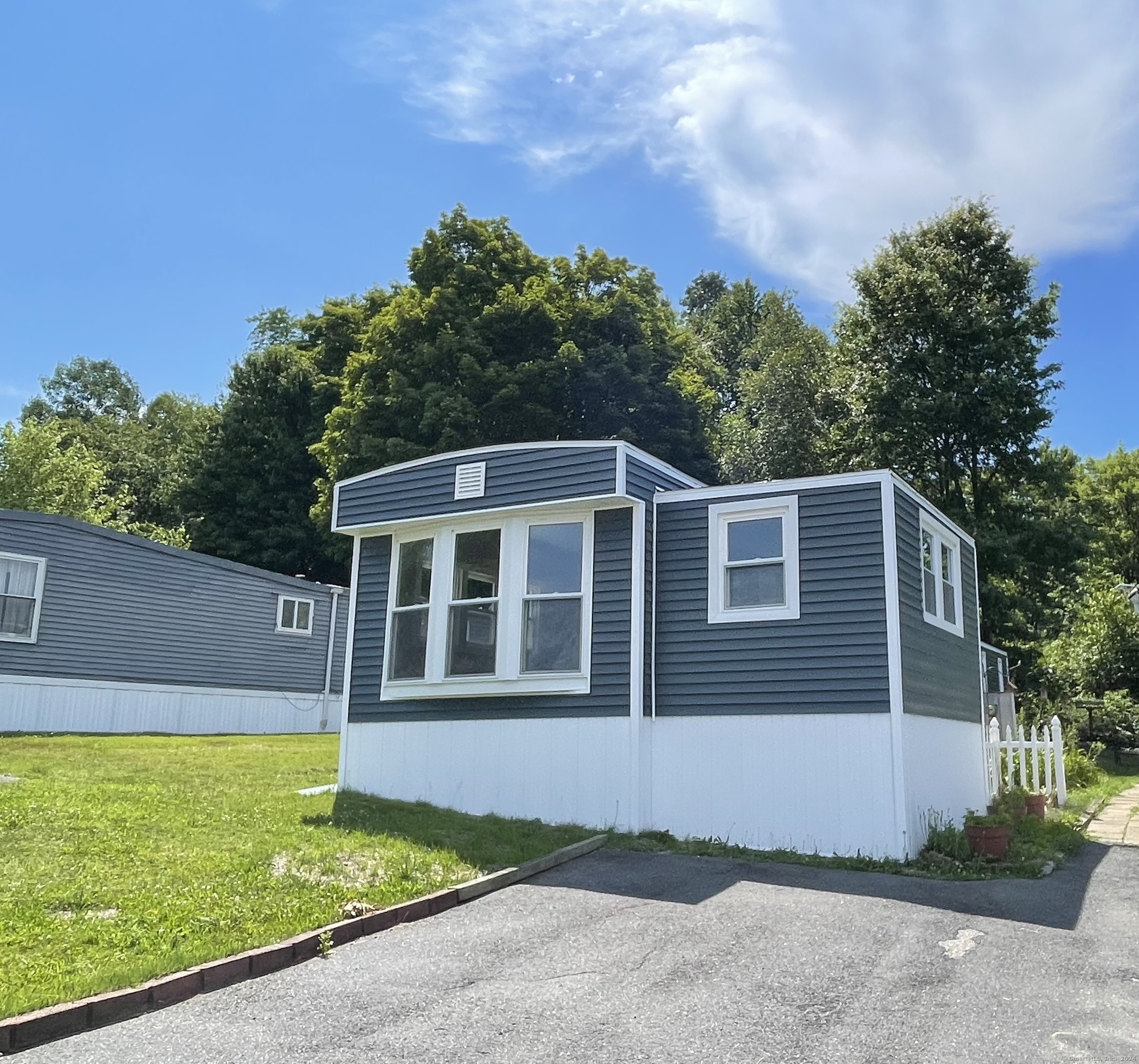 27 Patricia Lane, Naugatuck, Connecticut image 2