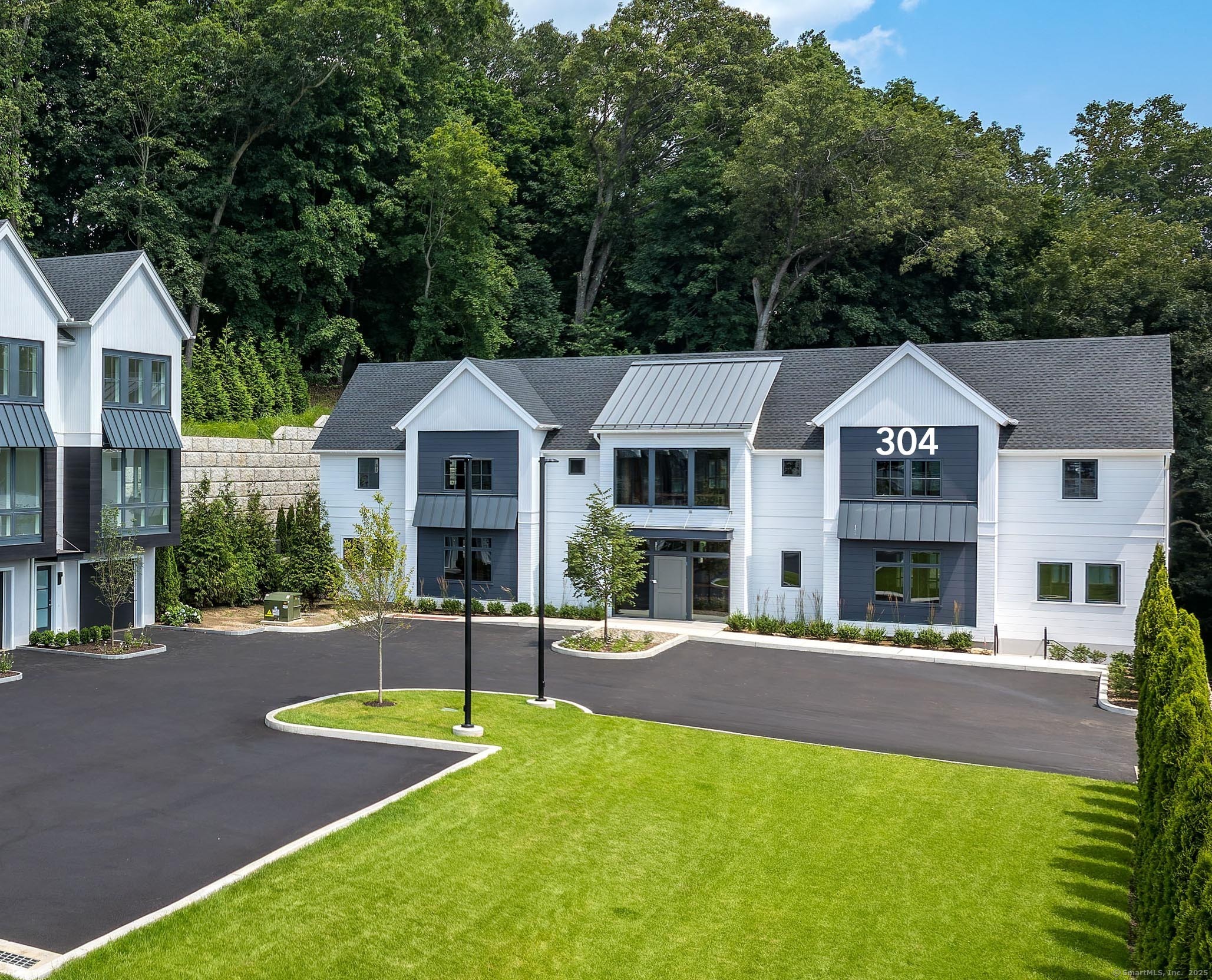 785 Post Road East 304