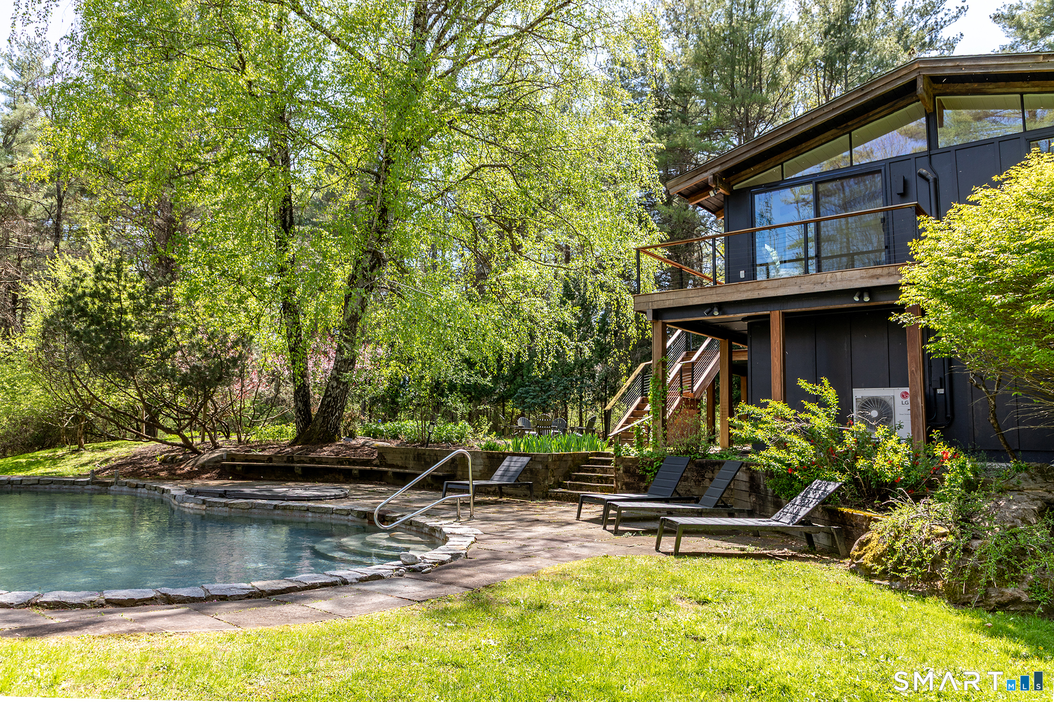94 Washinee Heights Road
