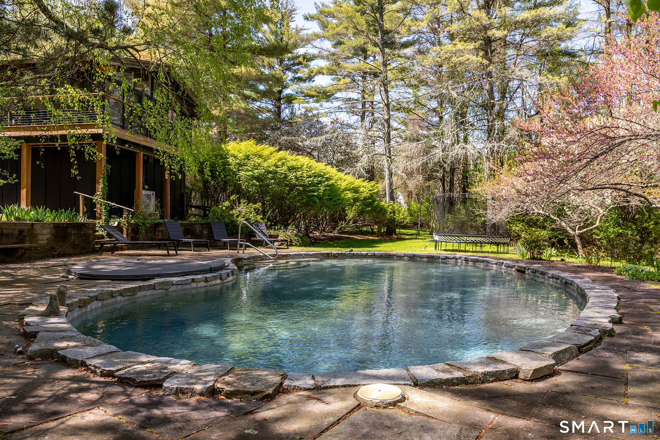 94 Washinee Heights Road