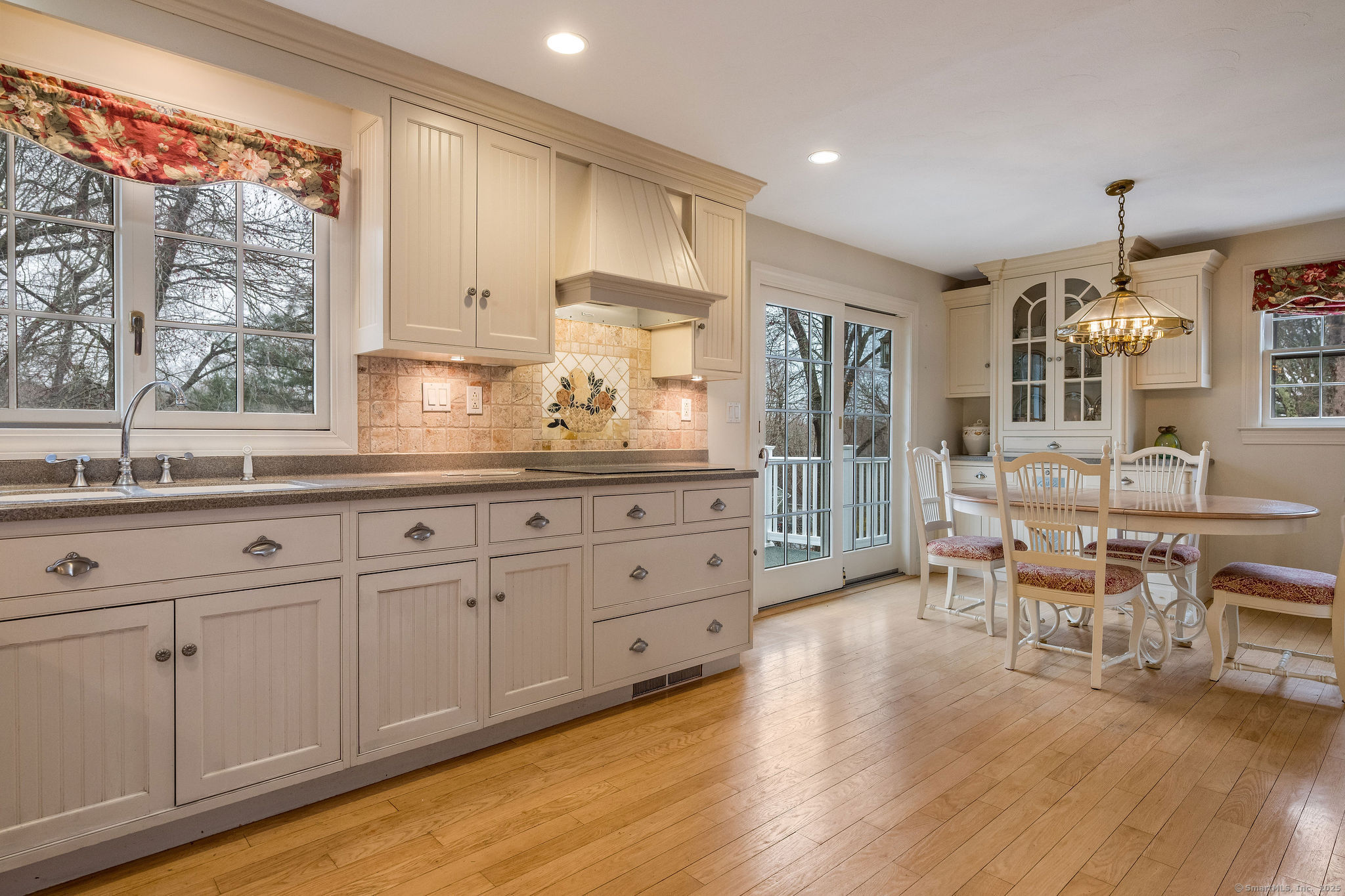 8 Medley Lane, Clinton, Connecticut image 3