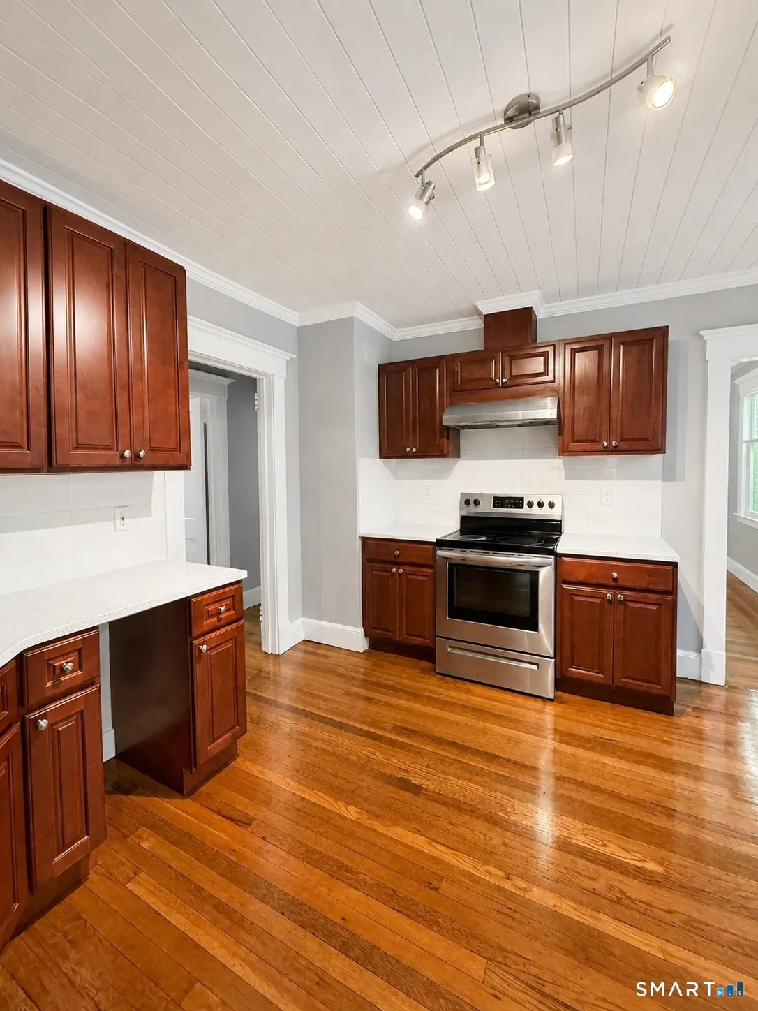 207 Helen Street 2nd Floor