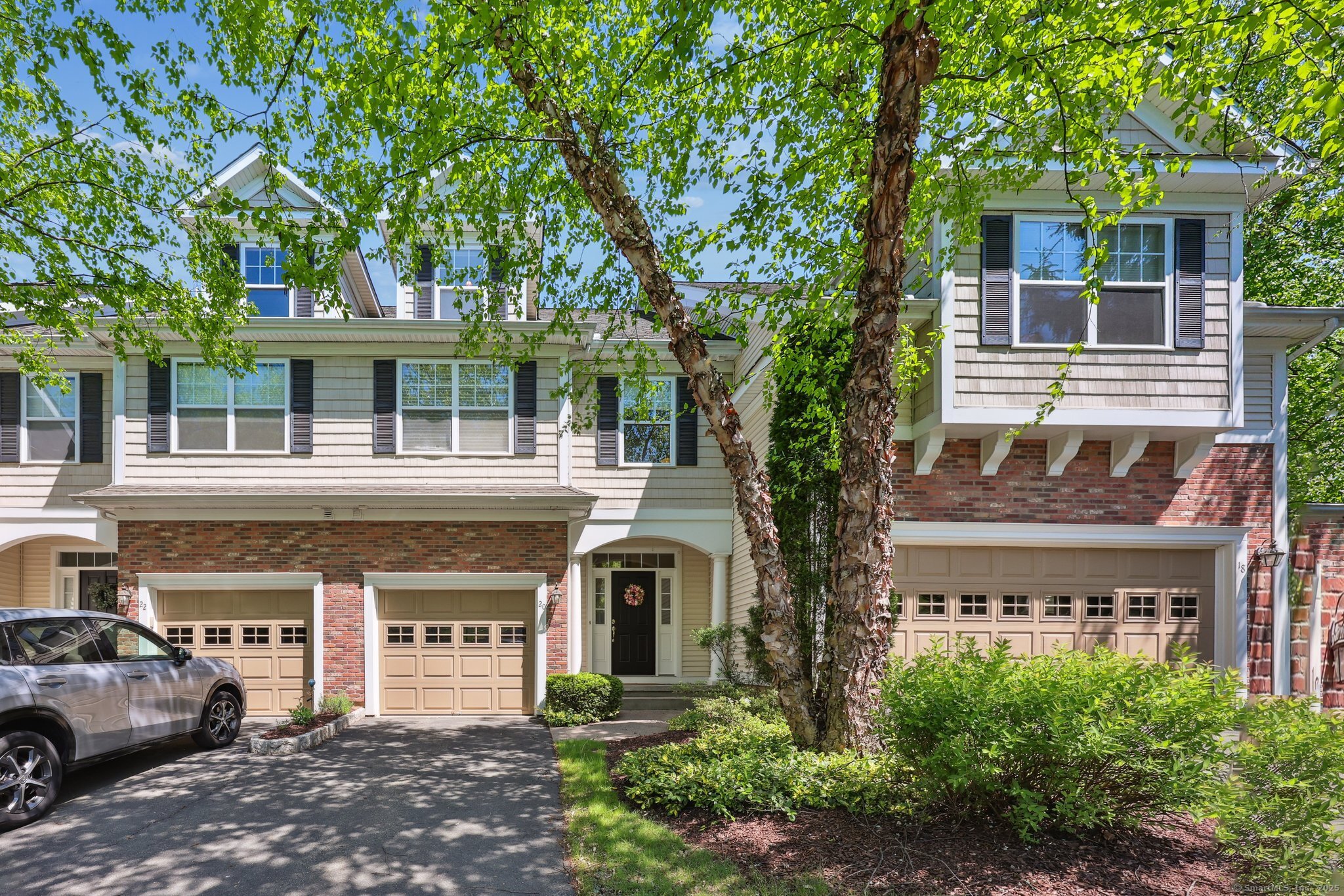 Property for Sale at Goodwin Circle 20, Hartford, Connecticut - Bedrooms: 3 
Bathrooms: 3 
Rooms: 8  - $399,900