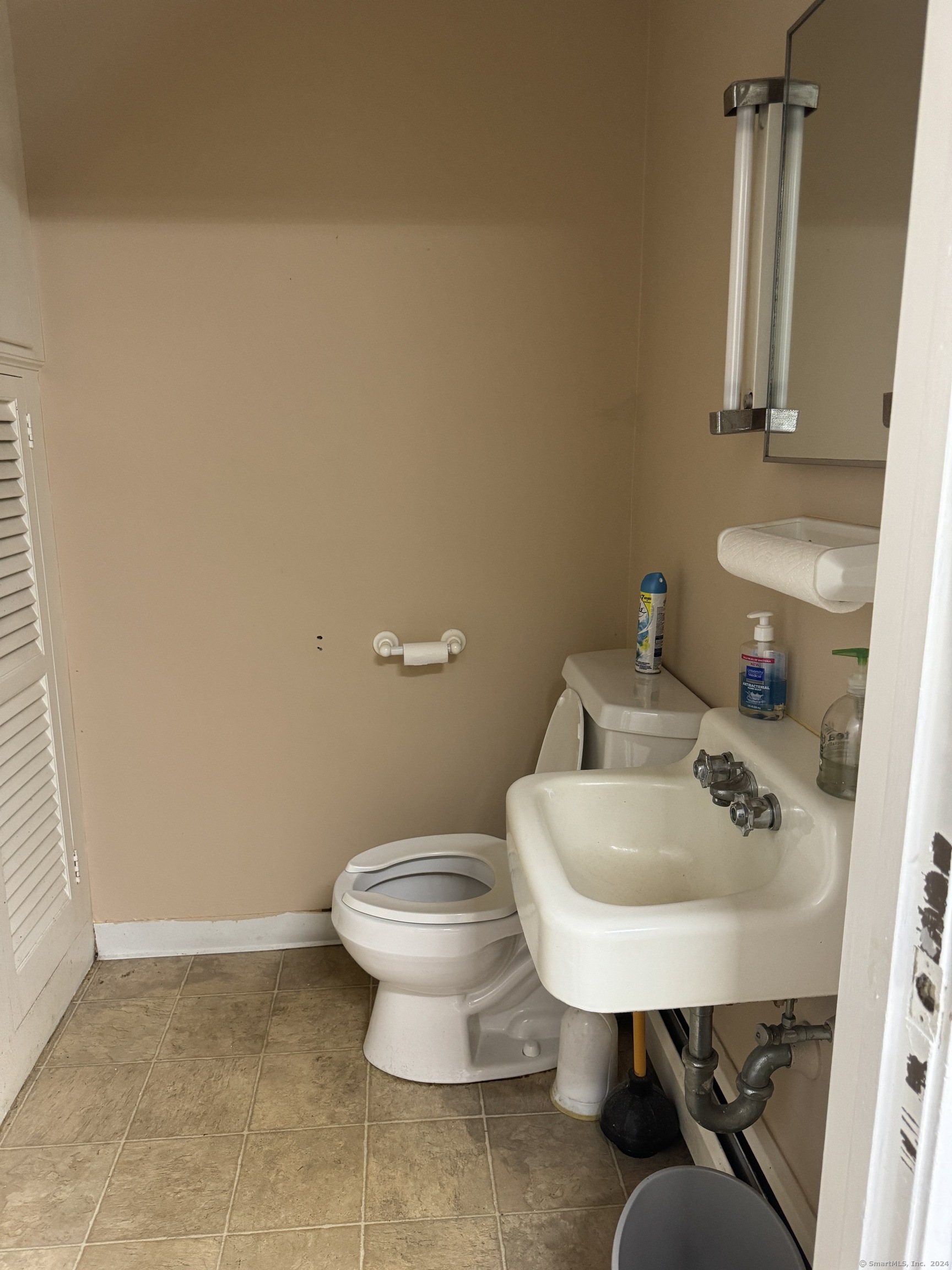 Bristol, Connecticut 06010, United States, ,Residential,Active,121439