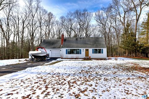 Photo of 10 Woodcliff Drive, Simsbury, CT 06070 (MLS # 24145434)
