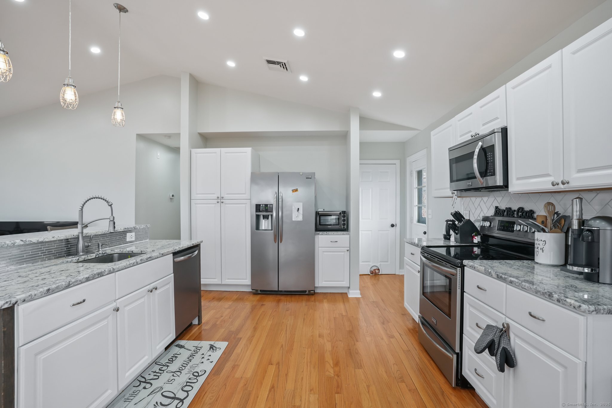 12 Willowledge Circle, Waterbury, Connecticut image 9
