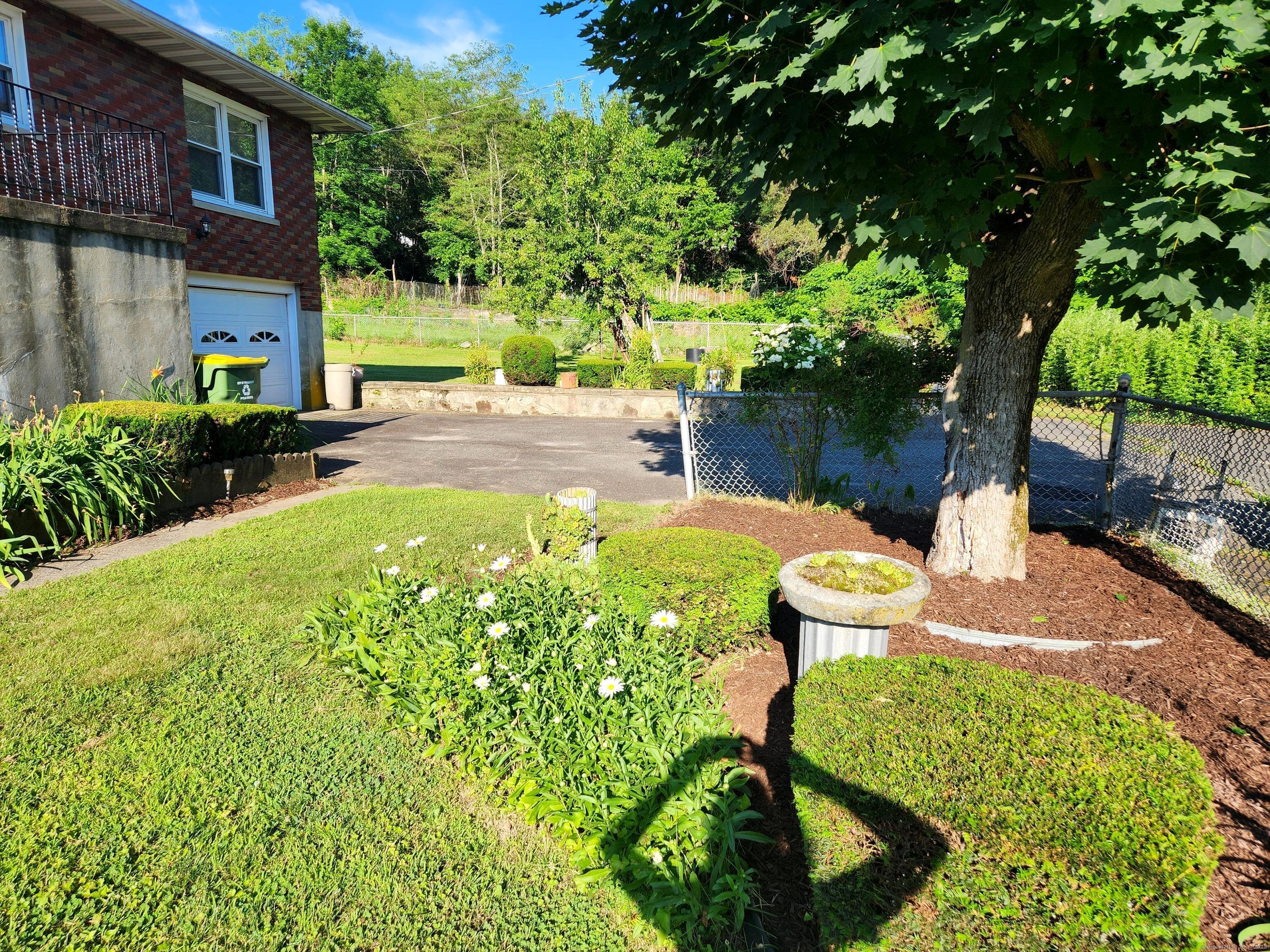 82 Hotchkiss Street