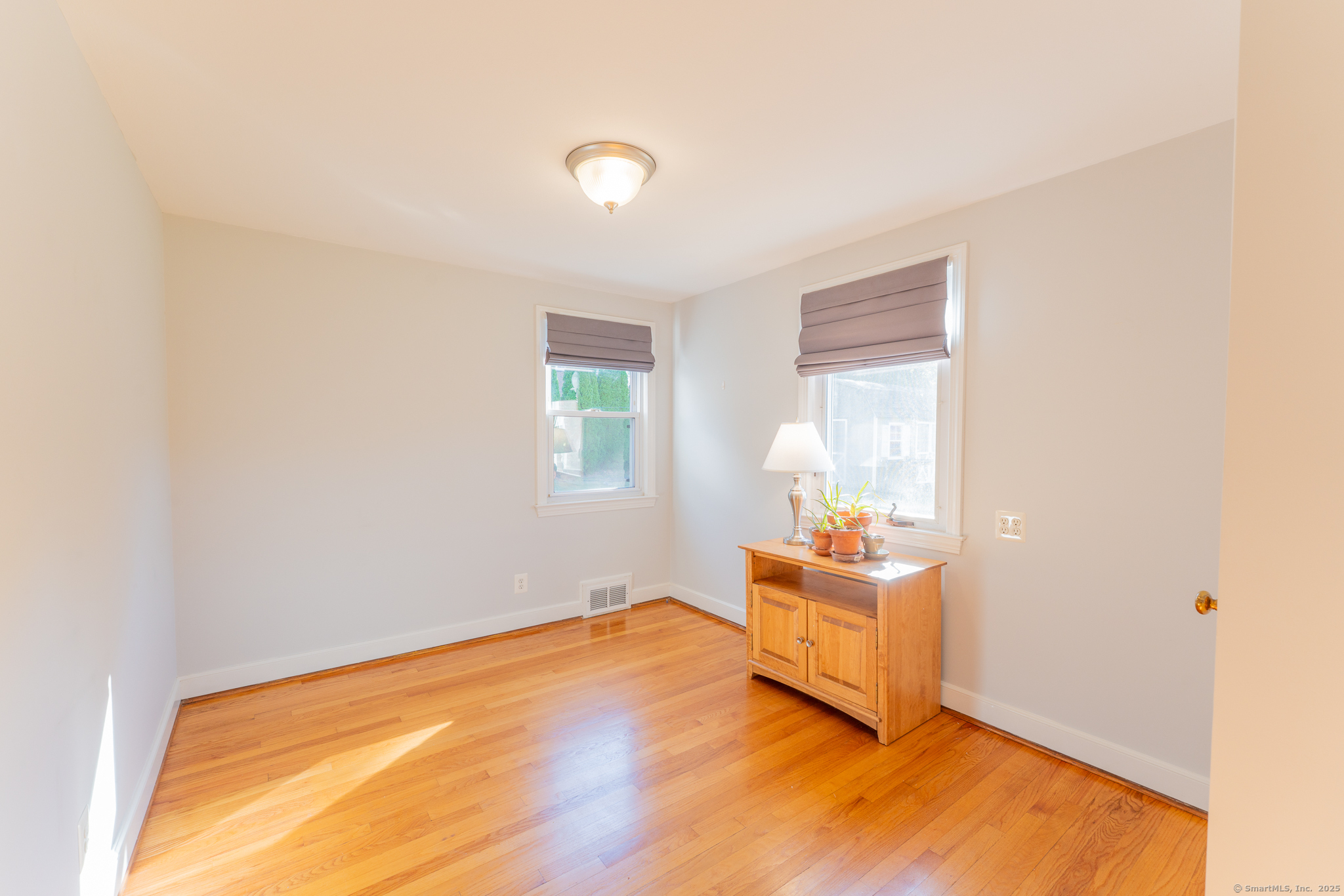 West Hartford, Connecticut 06107, United States, 3 Bedrooms Bedrooms, ,2 BathroomsBathrooms,Residential,Pending,227968