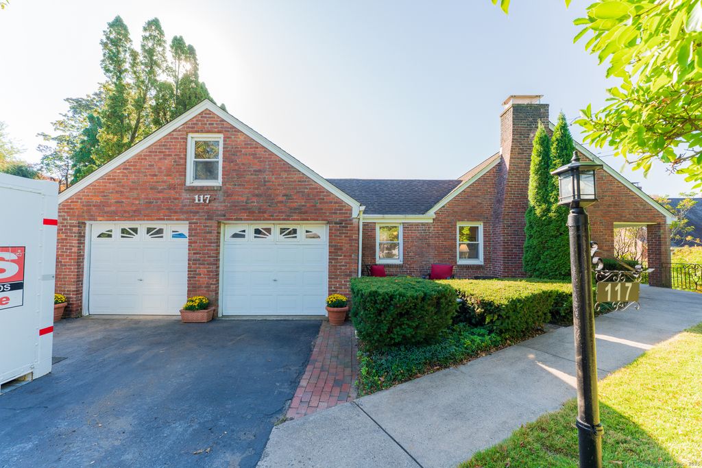 Photo of 117 Tunxis Road, West Hartford, CT 06107 (MLS # 24132096)