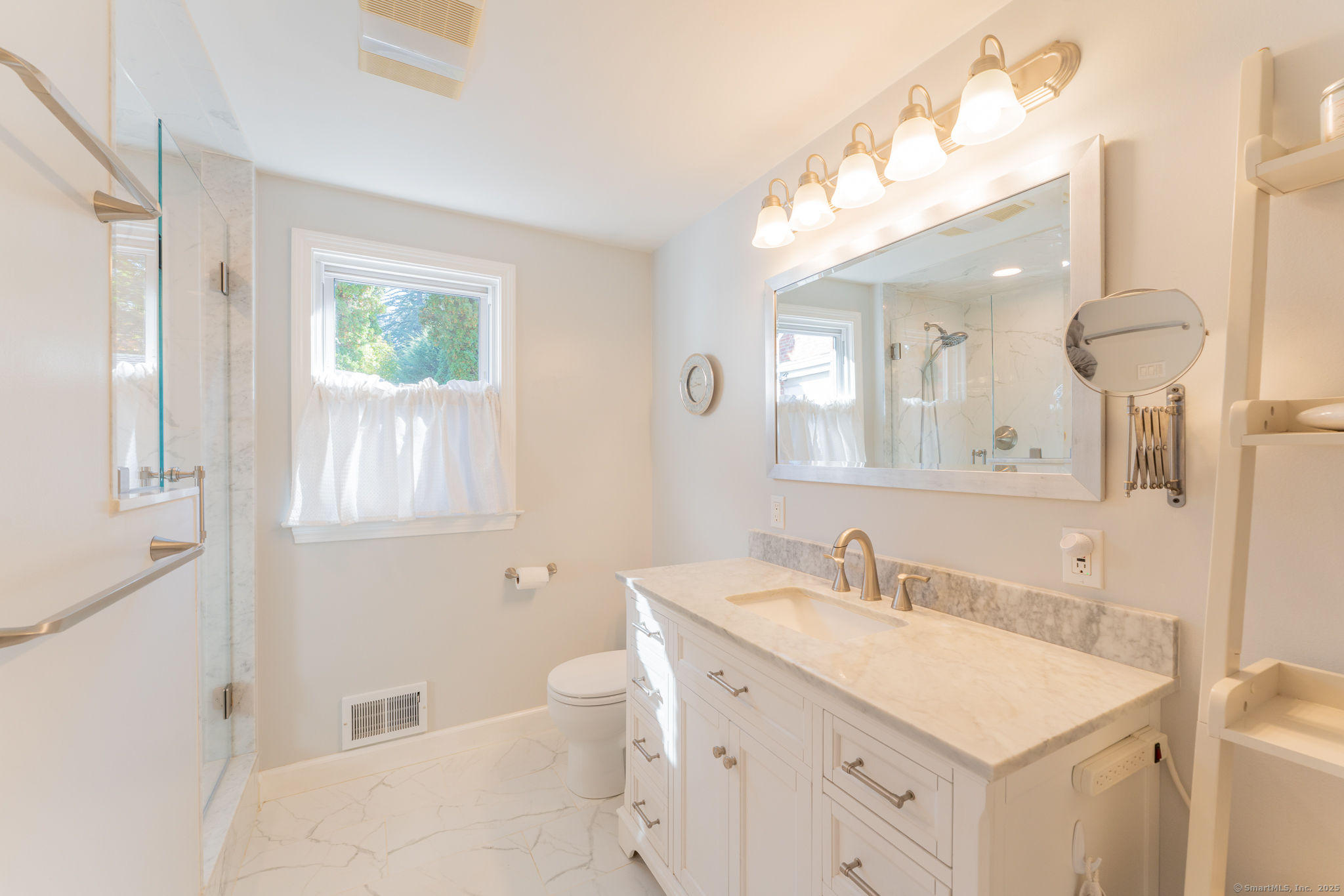 West Hartford, Connecticut 06107, United States, 3 Bedrooms Bedrooms, ,2 BathroomsBathrooms,Residential,Pending,227968