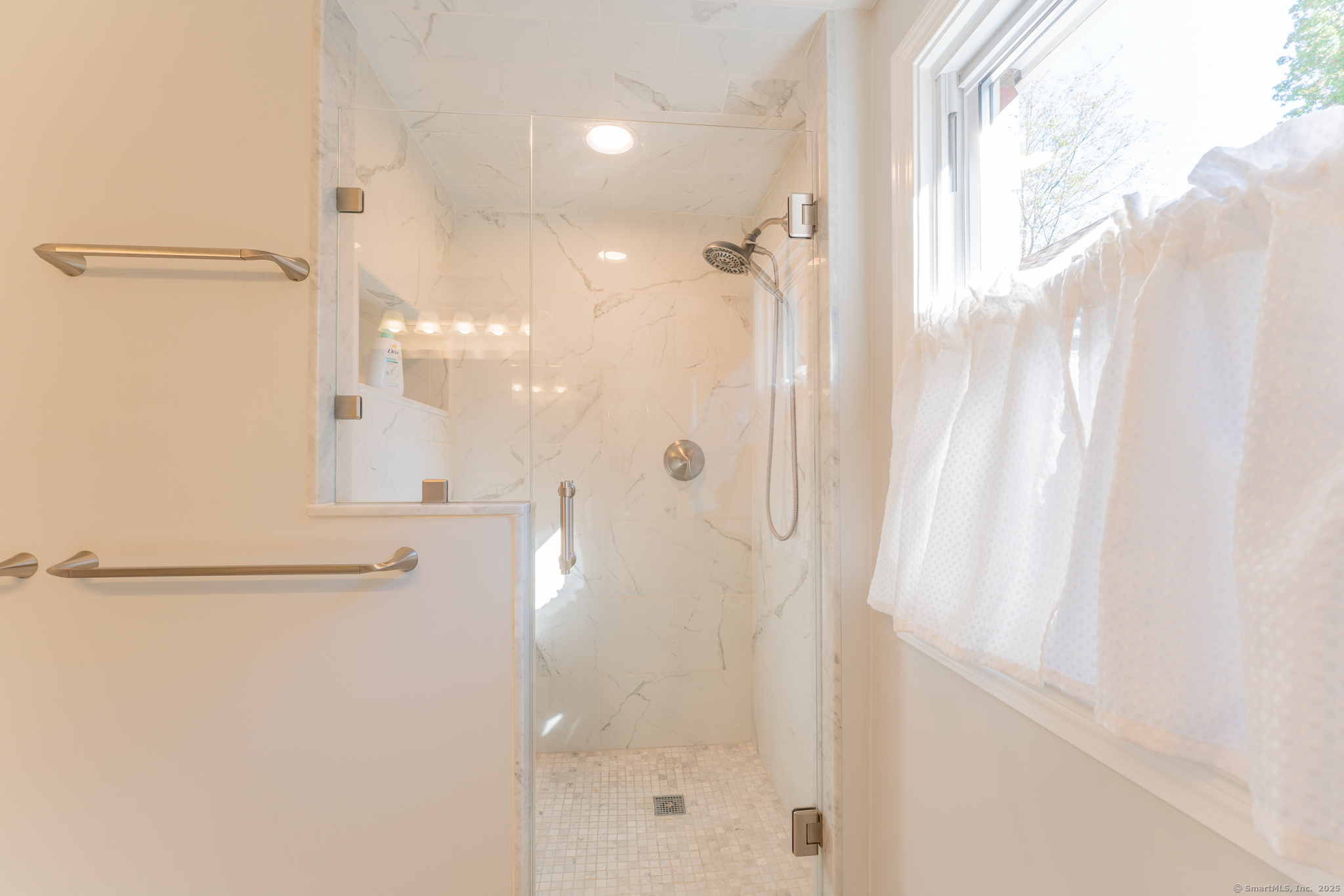 West Hartford, Connecticut 06107, United States, 3 Bedrooms Bedrooms, ,2 BathroomsBathrooms,Residential,Pending,227968