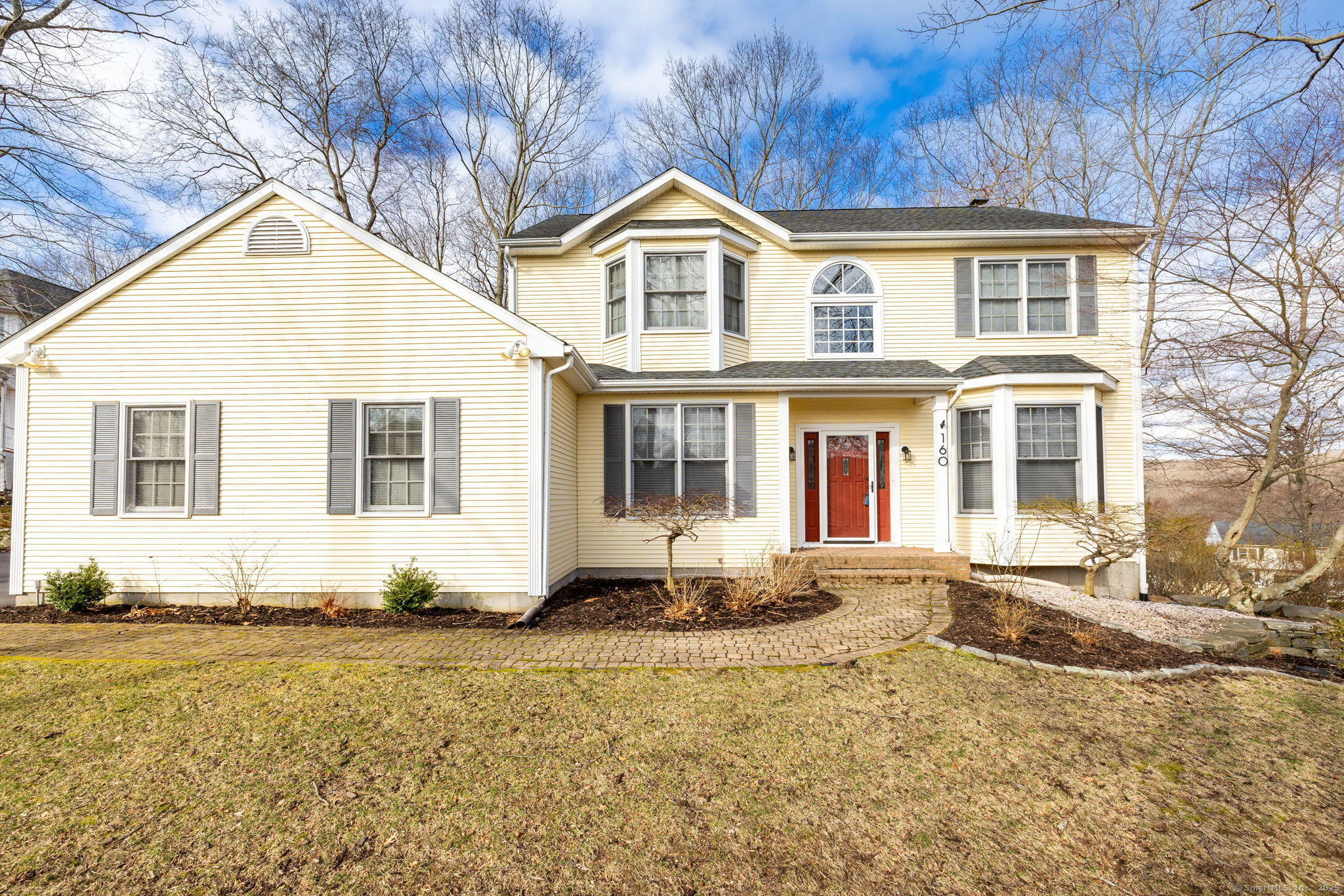Jenny Cliffs, Manchester, Connecticut - 3 Bedrooms  
3 Bathrooms  
8 Rooms - 