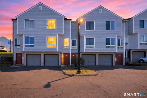 Photo of 1423 Quinnipiac Avenue #302, New Haven, CT 06513 (MLS # 24167867)