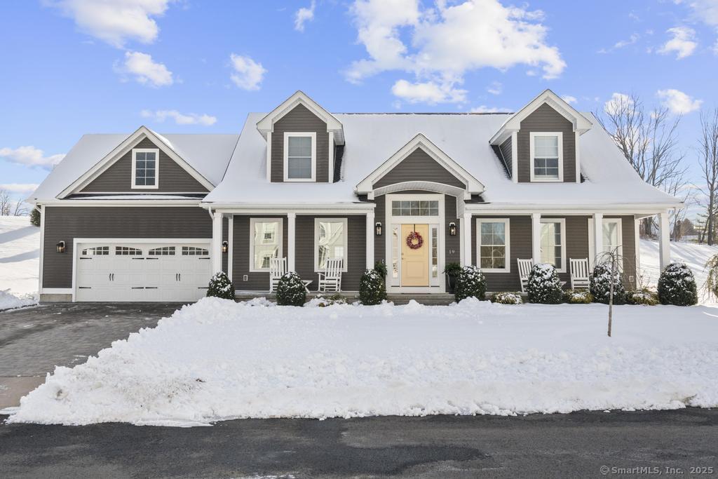 Lomartra Lane, Branford, Connecticut - 3 Bedrooms  
3 Bathrooms  
6 Rooms - 