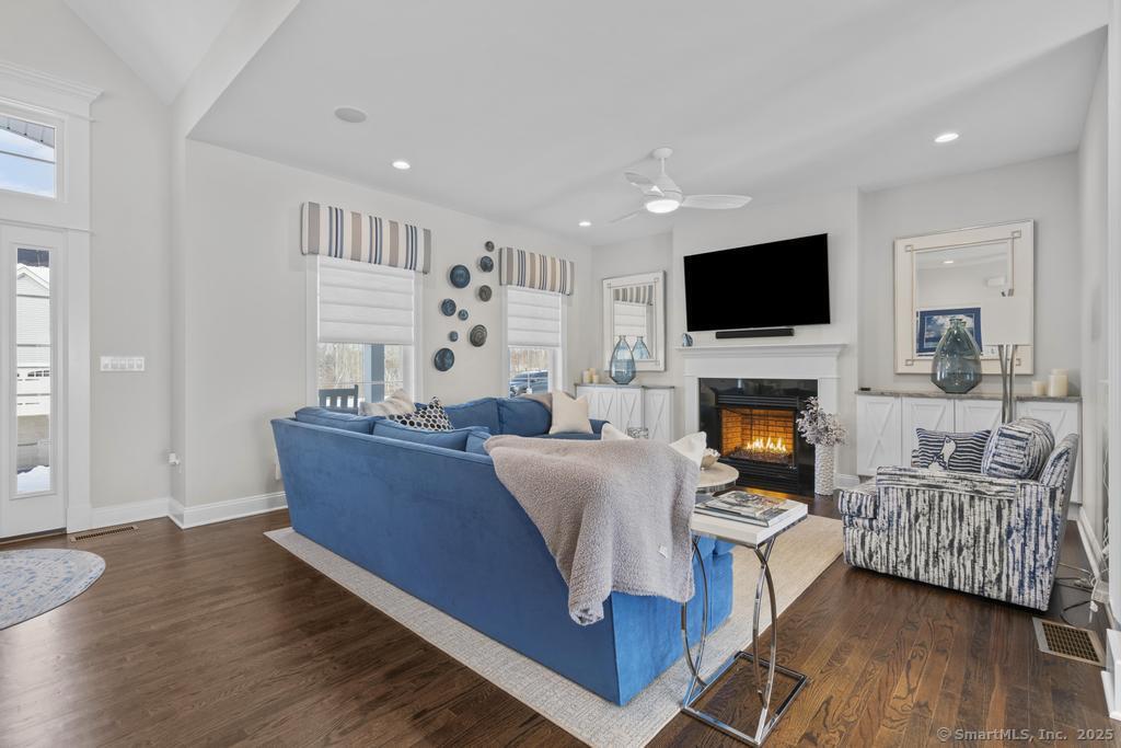19 Lomartra Lane, Branford, Connecticut image 9