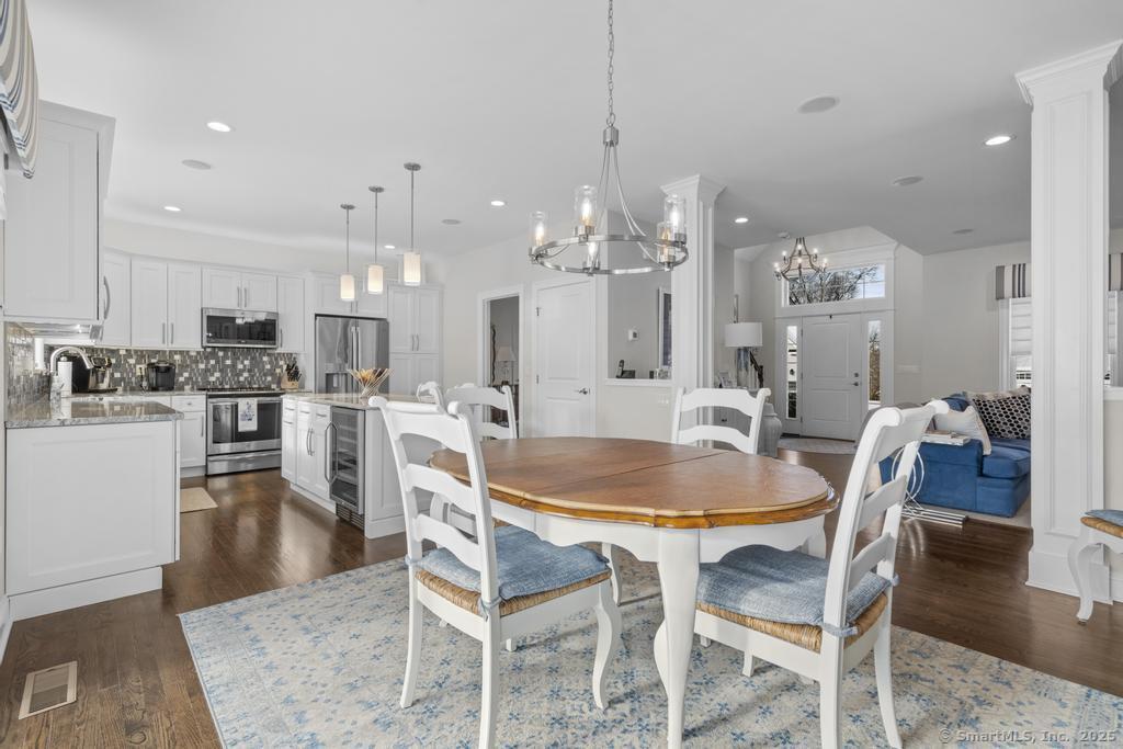 19 Lomartra Lane, Branford, Connecticut image 7