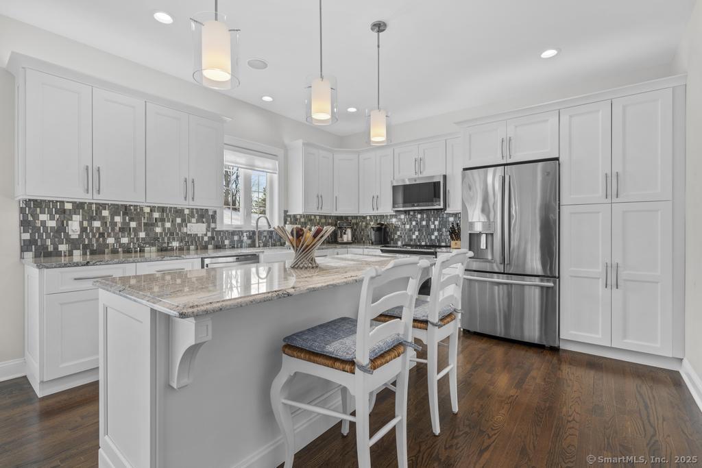 19 Lomartra Lane, Branford, Connecticut image 4