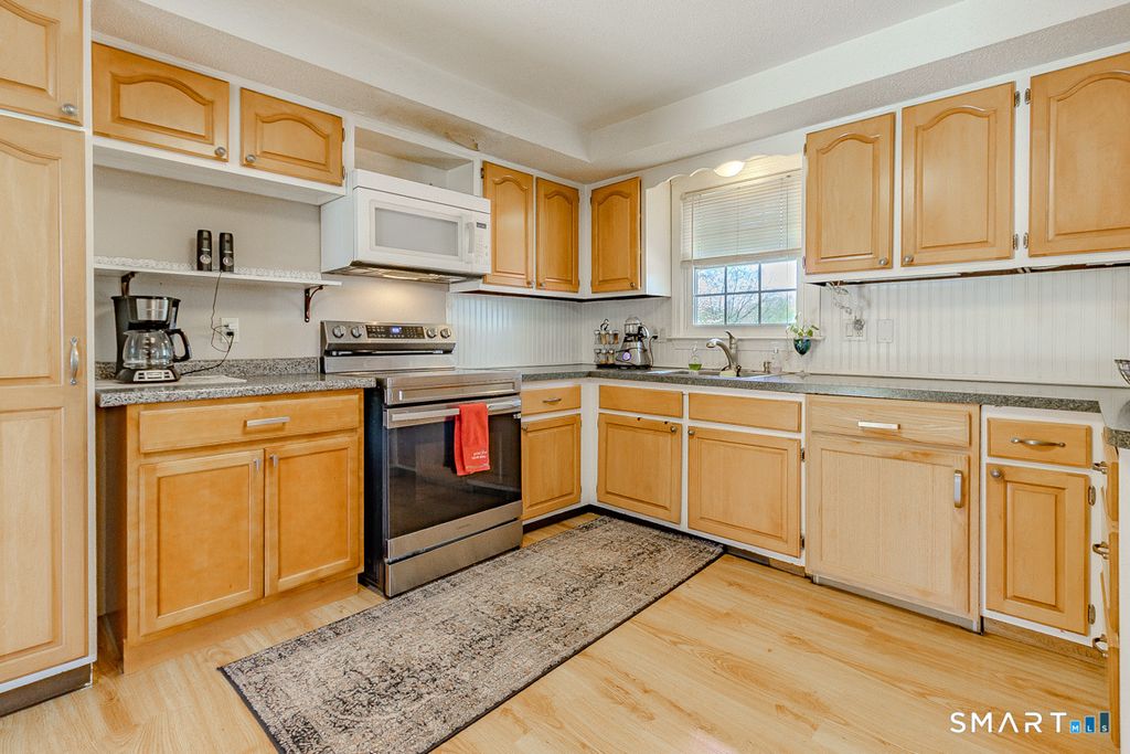 Photo of 128 Jeffrey Lane, Newington, CT 06111 (MLS # 24170915)