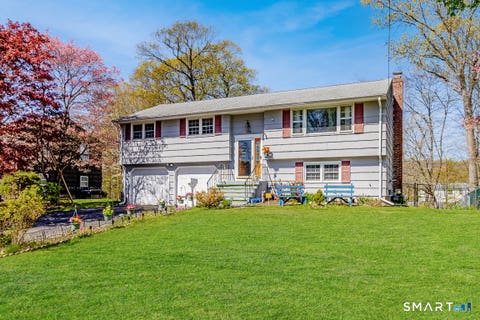 Homes For Sale - 128 Jeffrey Lane<br/> Newington, CT 06111