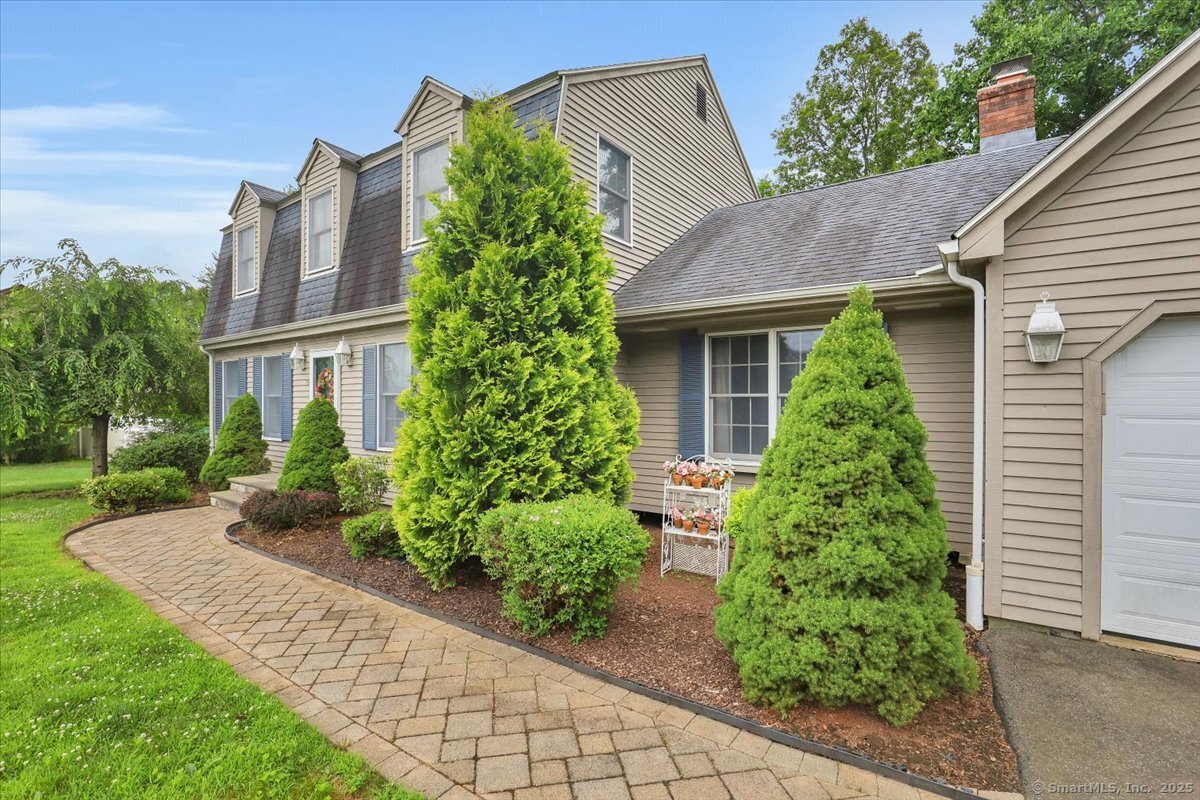 79 Carriage Drive East
