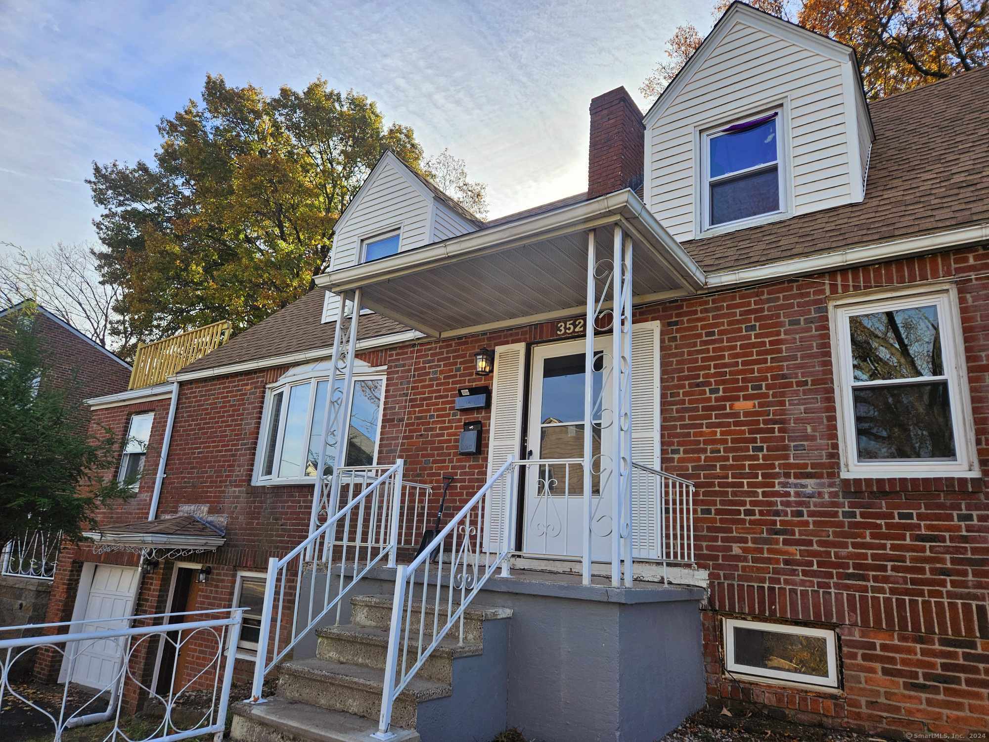 Clinton Street, New Britain, Connecticut - 5 Bedrooms  
2 Bathrooms  
9 Rooms - 