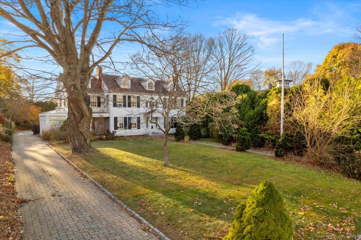 Broadway, Norwich, Connecticut - 6 Bedrooms  
5 Bathrooms  
15 Rooms - 